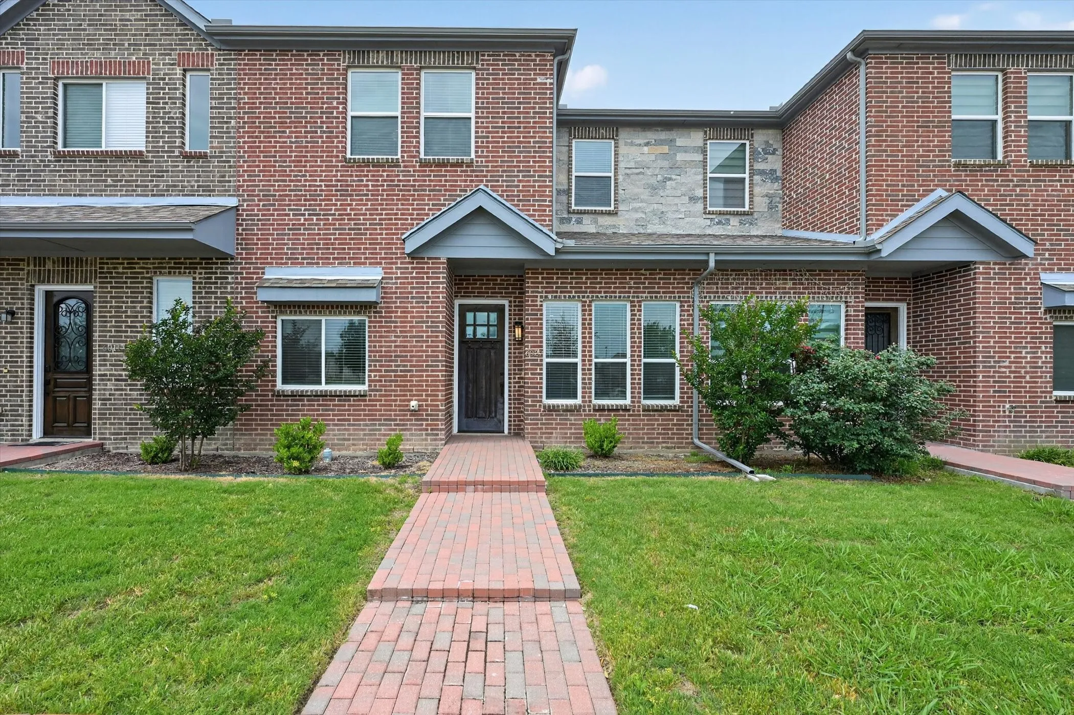 Townhouse For Sale in Collin County , 6027 Rivendell Drive, Frisco, Texas 75035, 4 Bedroom, 3 Bathroom, 2 Garage spaces, 2,154 Sqft, built in 2021, mls#21263747, Real Estate Agent in Frisco, Homes For Sale in Collin county, Homes For Sale in Frisco, Realtor in Frisco Texas, Real Estate Brokerage Independent Realty Texas, Luminita Cordes Realtor