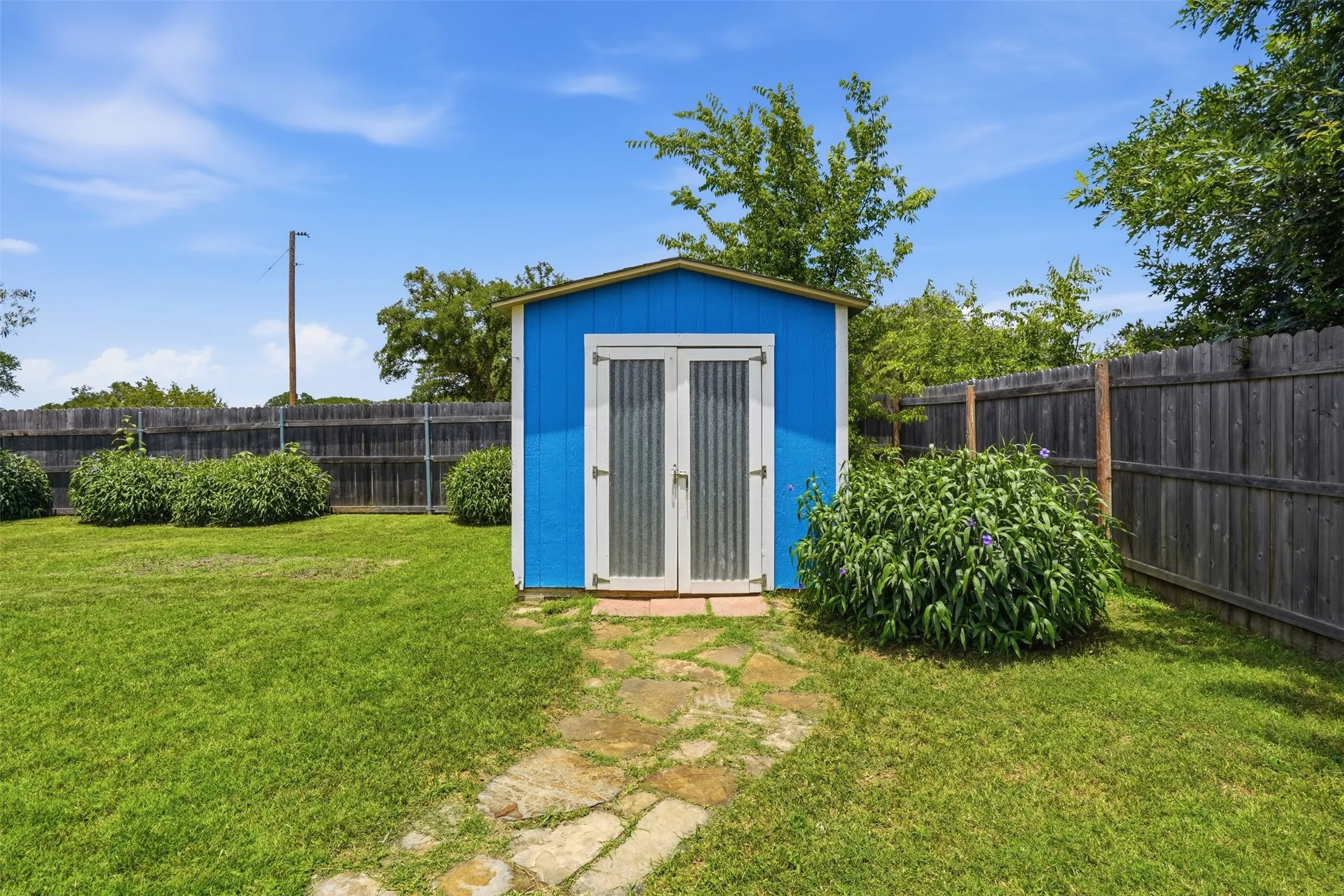 Single Family Residence For Sale in Parker County , 107 Clyde Drive, Aledo, Texas 76008, 5 Bedroom, 3 Bathroom, 2 Garage spaces, 2,766 Sqft, built in 2003, mls#21261192, Real Estate Agent in Aledo, Homes For Sale in Parker county, Homes For Sale in Aledo, Realtor in Aledo Texas, Real Estate Brokerage Independent Realty Texas, Luminita Cordes Realtor