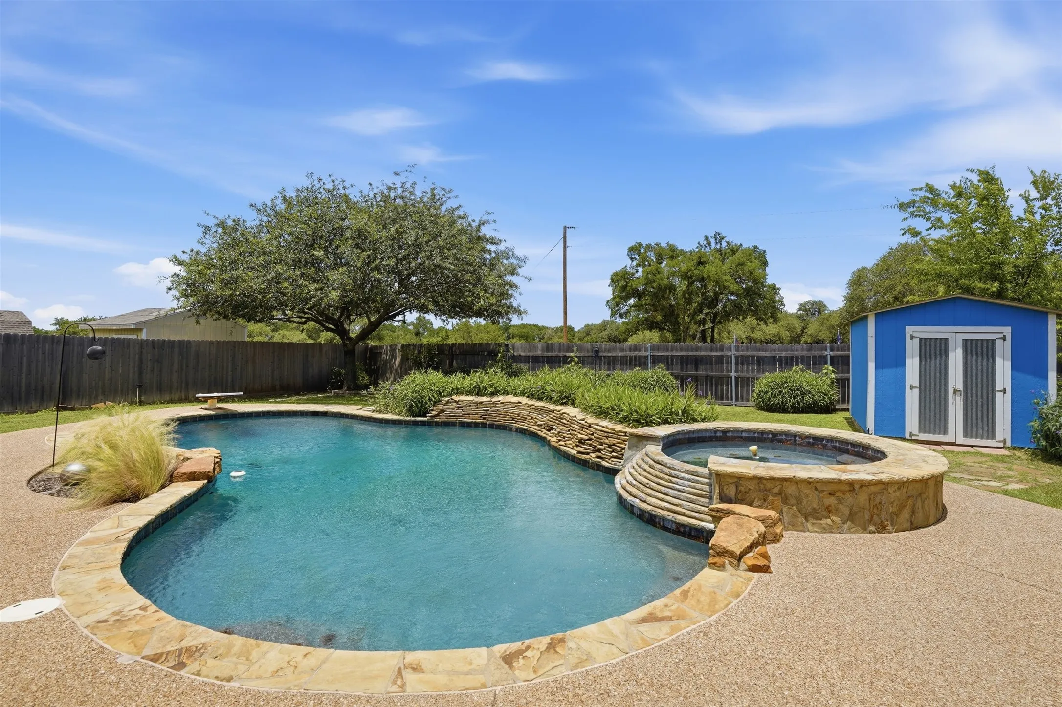 Single Family Residence For Sale in Parker County , 107 Clyde Drive, Aledo, Texas 76008, 5 Bedroom, 3 Bathroom, 2 Garage spaces, 2,766 Sqft, built in 2003, mls#21261192, Real Estate Agent in Aledo, Homes For Sale in Parker county, Homes For Sale in Aledo, Realtor in Aledo Texas, Real Estate Brokerage Independent Realty Texas, Luminita Cordes Realtor