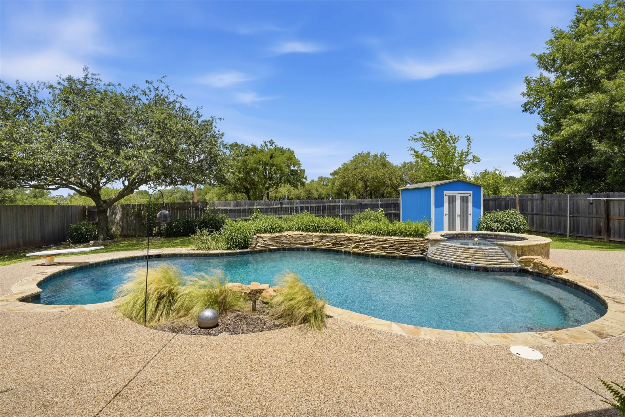 Single Family Residence For Sale in Parker County , 107 Clyde Drive, Aledo, Texas 76008, 5 Bedroom, 3 Bathroom, 2 Garage spaces, 2,766 Sqft, built in 2003, mls#21261192, Real Estate Agent in Aledo, Homes For Sale in Parker county, Homes For Sale in Aledo, Realtor in Aledo Texas, Real Estate Brokerage Independent Realty Texas, Luminita Cordes Realtor