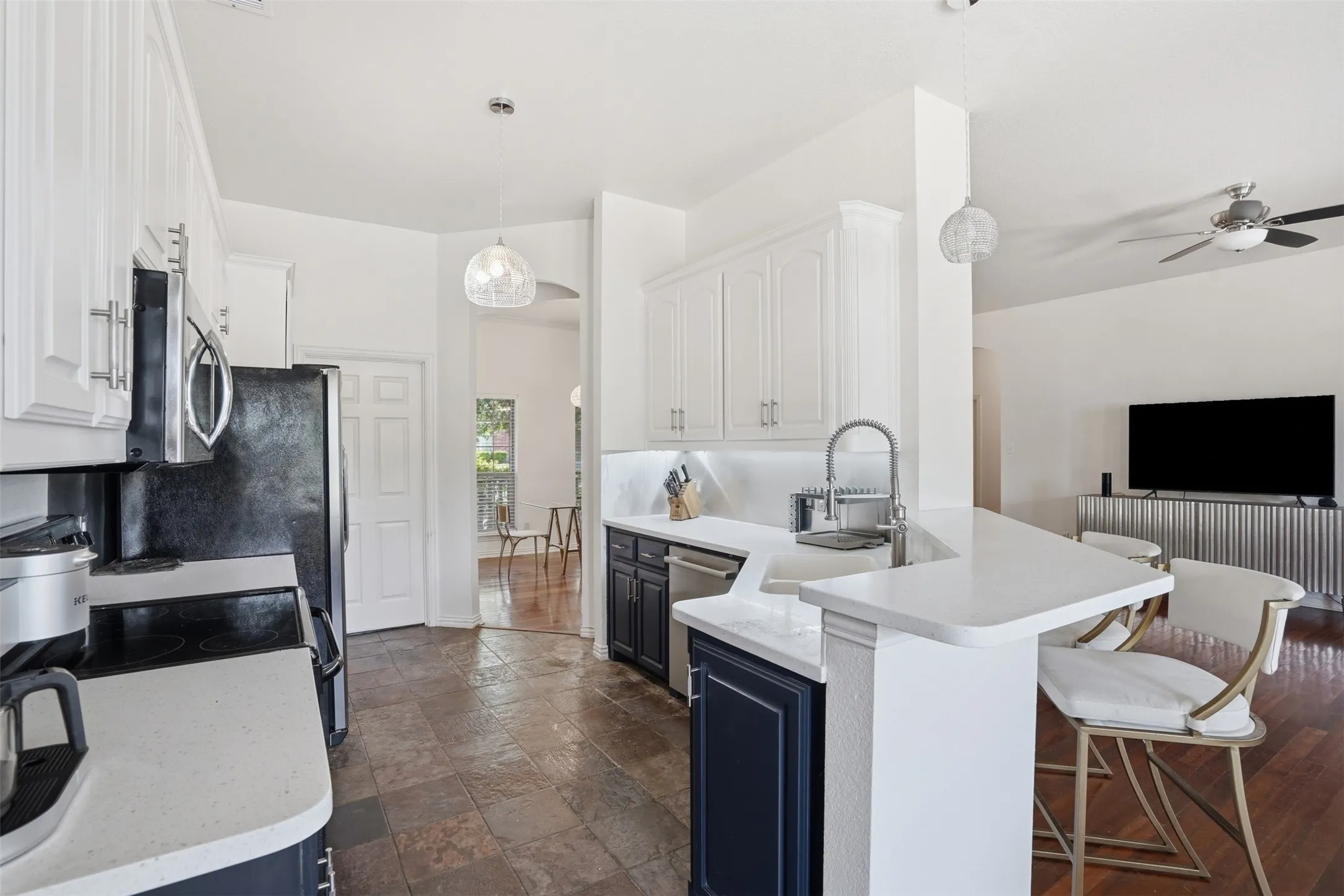 Beautiful kitchen with everything you need!