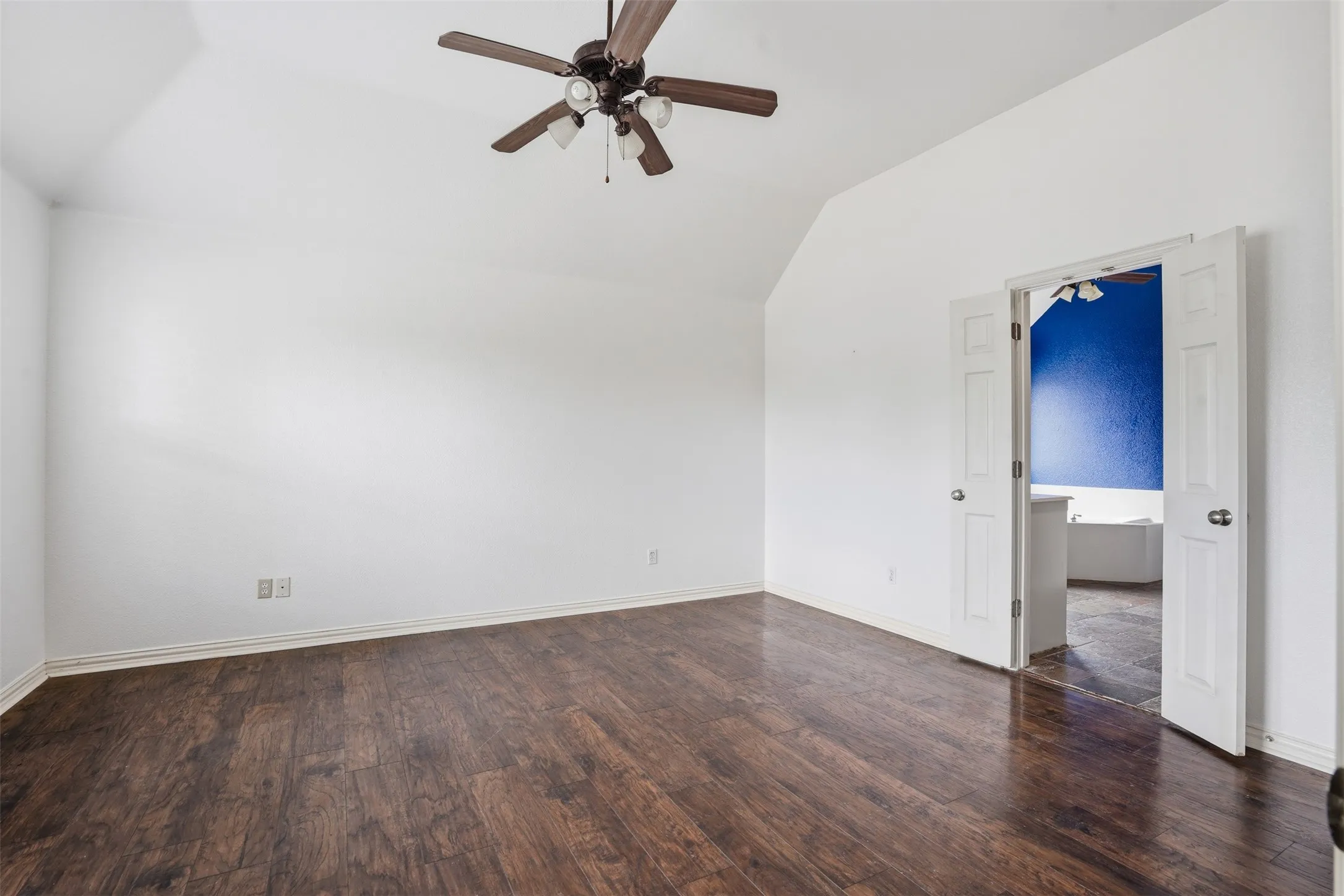 Single Family Residence For Sale in Parker County , 107 Clyde Drive, Aledo, Texas 76008, 5 Bedroom, 3 Bathroom, 2 Garage spaces, 2,766 Sqft, built in 2003, mls#21261192, Real Estate Agent in Aledo, Homes For Sale in Parker county, Homes For Sale in Aledo, Realtor in Aledo Texas, Real Estate Brokerage Independent Realty Texas, Luminita Cordes Realtor