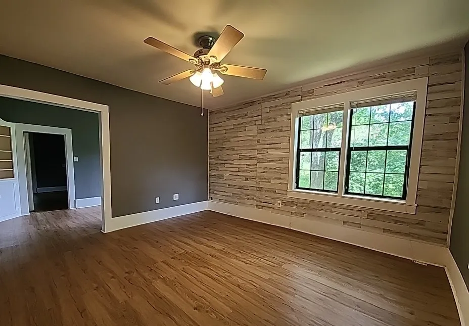 Single Family Residence For Sale in Johnson County , 218 S Buffalo Avenue, Cleburne, Texas 76033, 3 Bedroom, 2 Bathroom, Garage spaces, 1,510 Sqft, built in 1945, mls#21263744, Real Estate Agent in Cleburne, Homes For Sale in Johnson county, Homes For Sale in Cleburne, Realtor in Cleburne Texas, Real Estate Brokerage Independent Realty Texas, Luminita Cordes Realtor