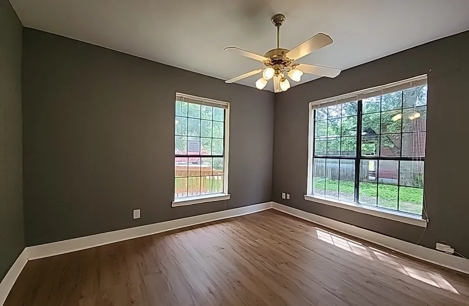 Single Family Residence For Sale in Johnson County , 218 S Buffalo Avenue, Cleburne, Texas 76033, 3 Bedroom, 2 Bathroom, Garage spaces, 1,510 Sqft, built in 1945, mls#21263744, Real Estate Agent in Cleburne, Homes For Sale in Johnson county, Homes For Sale in Cleburne, Realtor in Cleburne Texas, Real Estate Brokerage Independent Realty Texas, Luminita Cordes Realtor