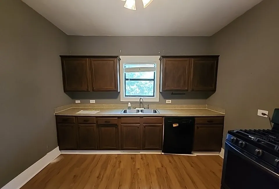 Single Family Residence For Sale in Johnson County , 218 S Buffalo Avenue, Cleburne, Texas 76033, 3 Bedroom, 2 Bathroom, Garage spaces, 1,510 Sqft, built in 1945, mls#21263744, Real Estate Agent in Cleburne, Homes For Sale in Johnson county, Homes For Sale in Cleburne, Realtor in Cleburne Texas, Real Estate Brokerage Independent Realty Texas, Luminita Cordes Realtor