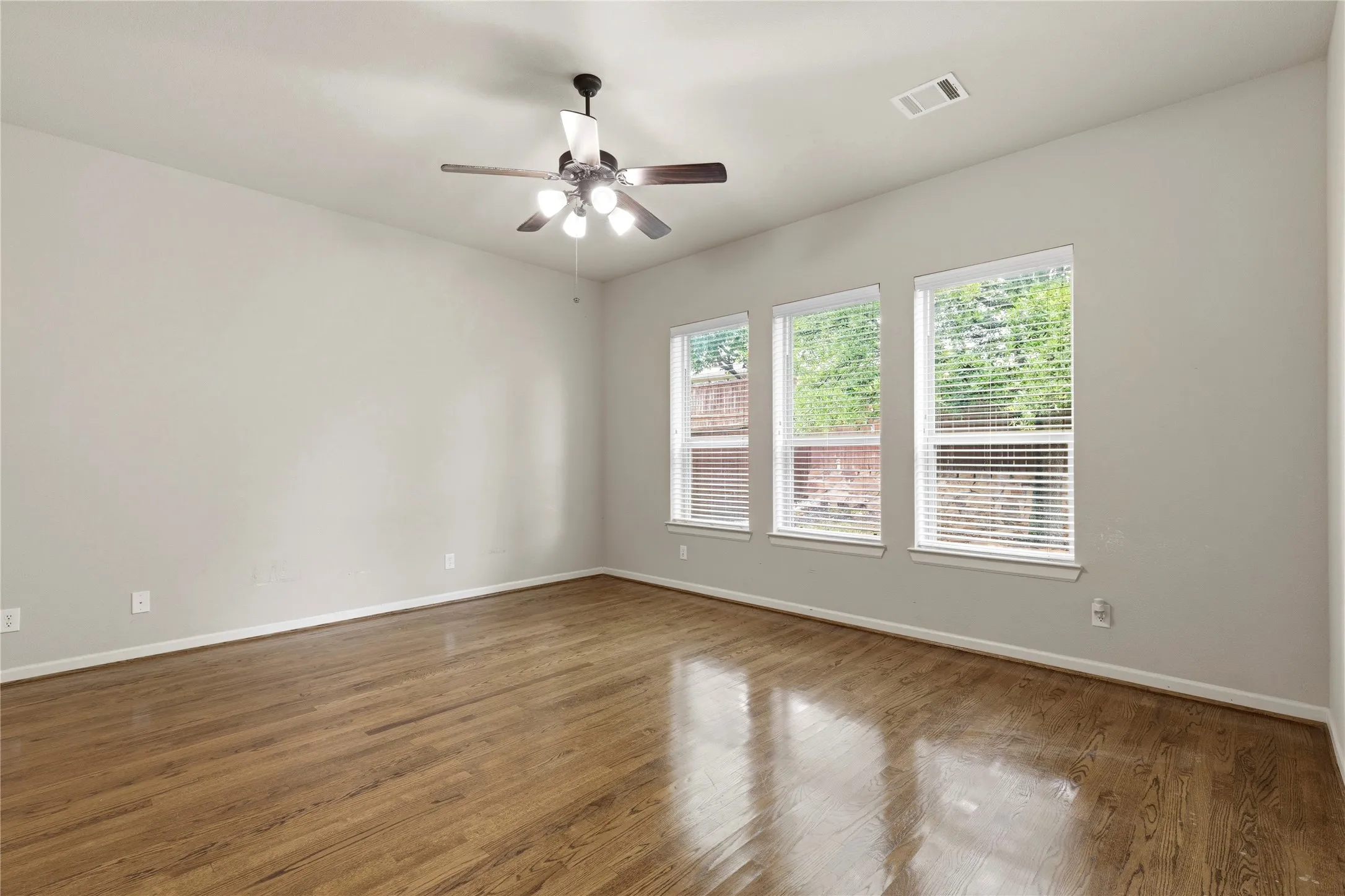 Single Family Residence For Sale in Collin County , 5900 Cranbrook Lane, Mc Kinney, Texas 75070, 5 Bedroom, 4 Bathroom, 2 Garage spaces, 3,012 Sqft, built in 2013, mls#21263768, Real Estate Agent in Mc Kinney, Homes For Sale in Collin county, Homes For Sale in Mc Kinney, Realtor in Mc Kinney Texas, Real Estate Brokerage Independent Realty Texas, Luminita Cordes Realtor