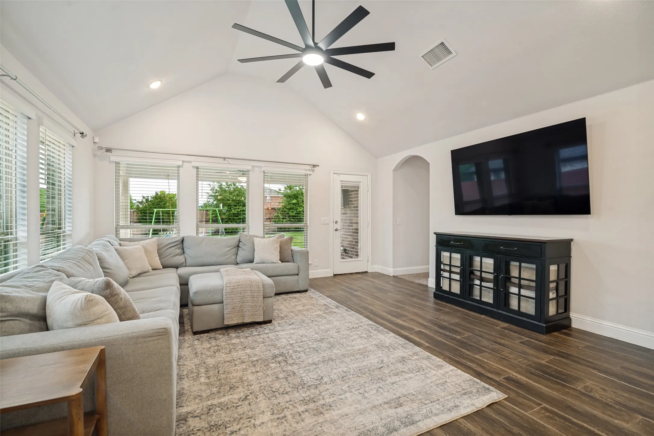 Single Family Residence For Sale in Kaufman County , 3608 Kimberly Court, Forney, Texas 75126, 4 Bedroom, 3 Bathroom, 2 Garage spaces, 2,745 Sqft, built in 2020, mls#21264049, Real Estate Agent in Forney, Homes For Sale in Kaufman county, Homes For Sale in Forney, Realtor in Forney Texas, Real Estate Brokerage Independent Realty Texas, Luminita Cordes Realtor