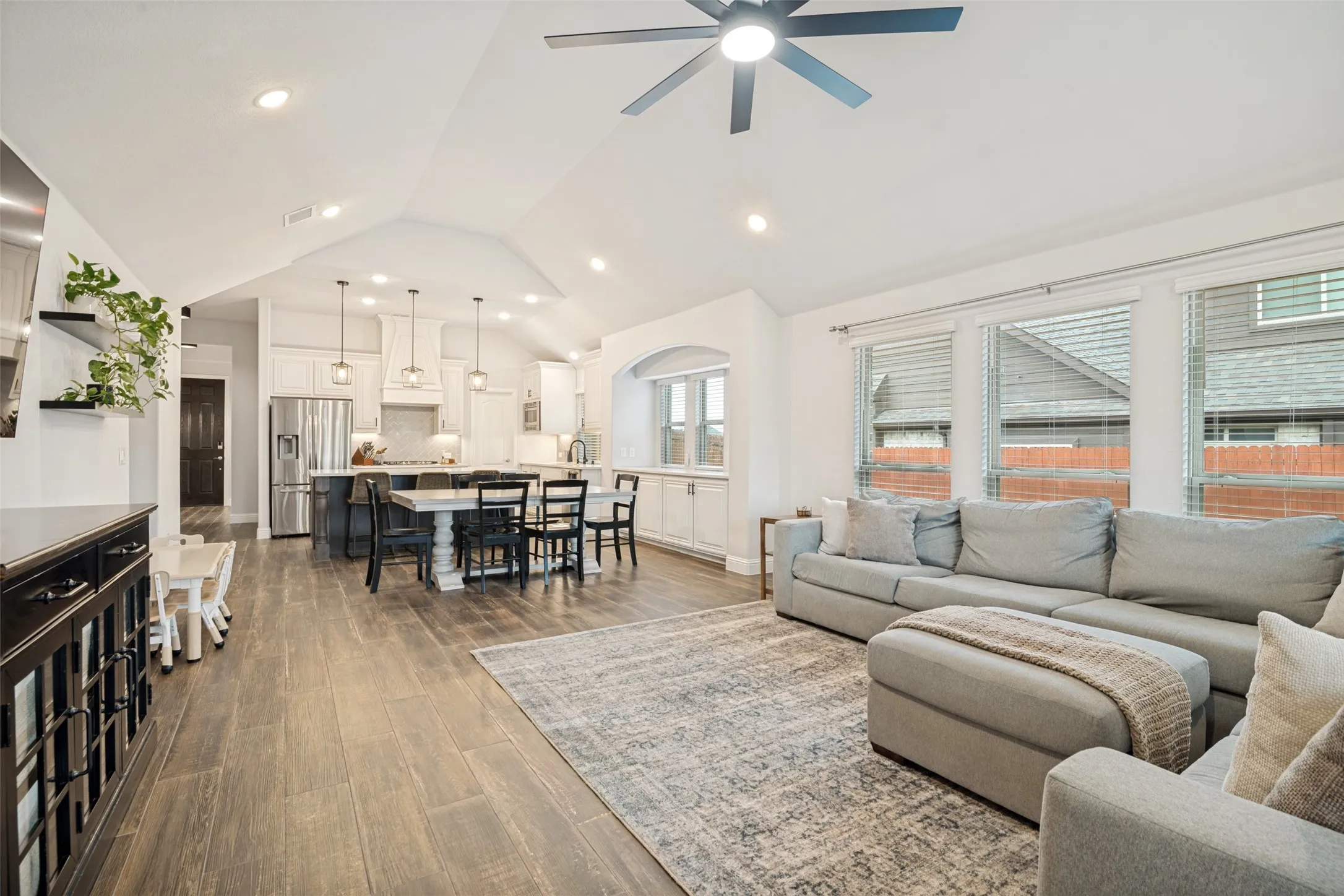 Single Family Residence For Sale in Kaufman County , 3608 Kimberly Court, Forney, Texas 75126, 4 Bedroom, 3 Bathroom, 2 Garage spaces, 2,745 Sqft, built in 2020, mls#21264049, Real Estate Agent in Forney, Homes For Sale in Kaufman county, Homes For Sale in Forney, Realtor in Forney Texas, Real Estate Brokerage Independent Realty Texas, Luminita Cordes Realtor