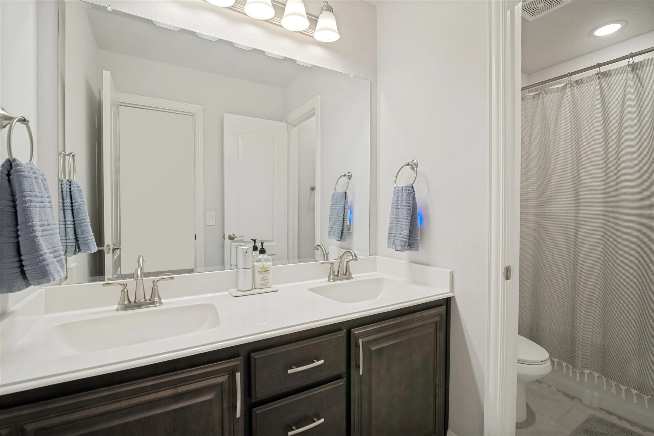 Single Family Residence For Sale in Kaufman County , 3608 Kimberly Court, Forney, Texas 75126, 4 Bedroom, 3 Bathroom, 2 Garage spaces, 2,745 Sqft, built in 2020, mls#21264049, Real Estate Agent in Forney, Homes For Sale in Kaufman county, Homes For Sale in Forney, Realtor in Forney Texas, Real Estate Brokerage Independent Realty Texas, Luminita Cordes Realtor