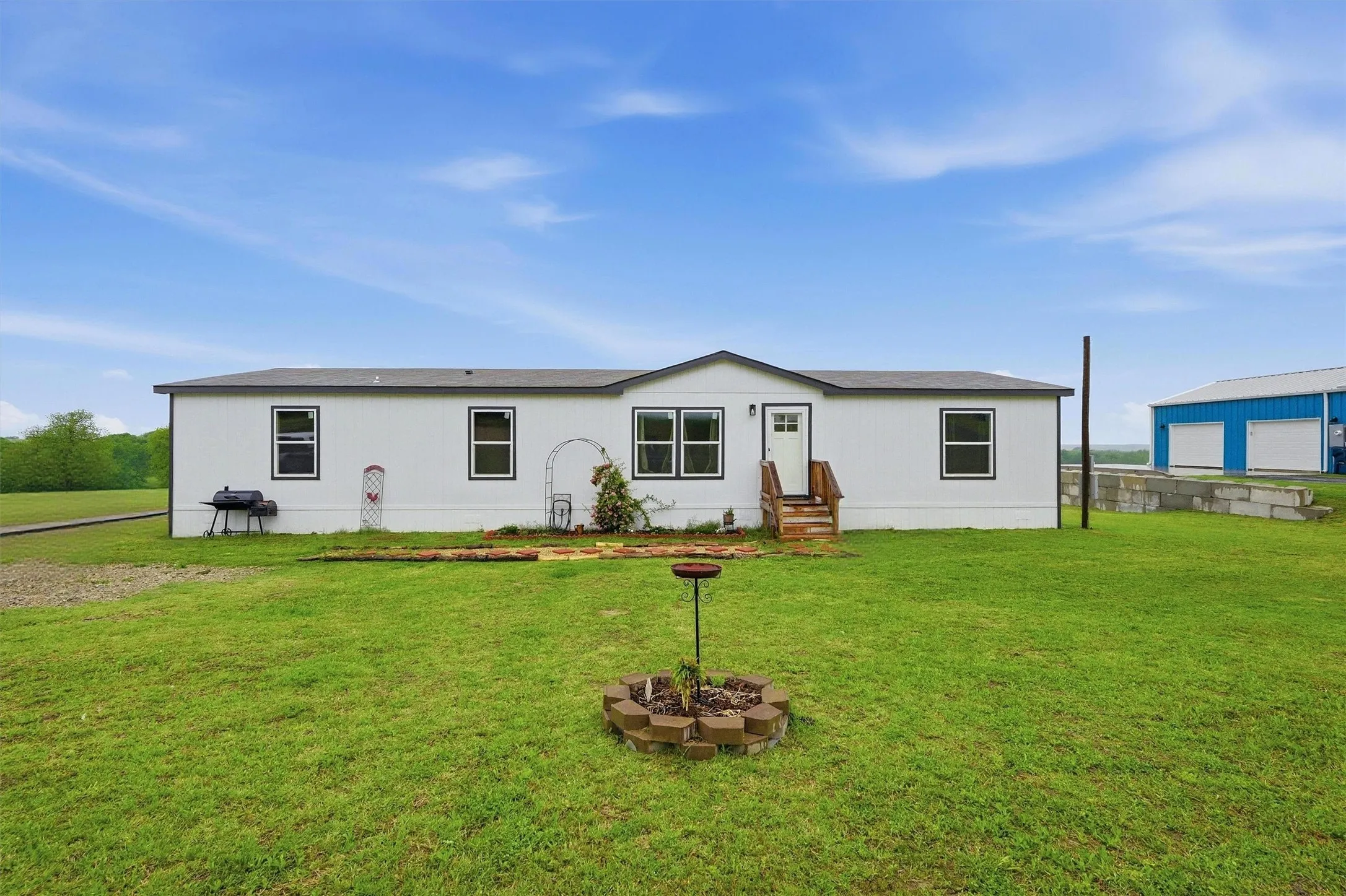 Mobile Home For Sale in Grayson County , 587 Kentucky Town Road, Whitewright, Texas 75491, 4 Bedrooms, 2 Bathrooms, Garage spaces, 1,904 Sqft, built in 2024, Price $339,900, mls#21264095, Real Estate Agent in Whitewright, Homes For Sale in Grayson county, Homes For Sale in Whitewright, Realtor in Whitewright Texas, Real Estate Brokerage Independent Realty Texas, Luminita Cordes Realtor