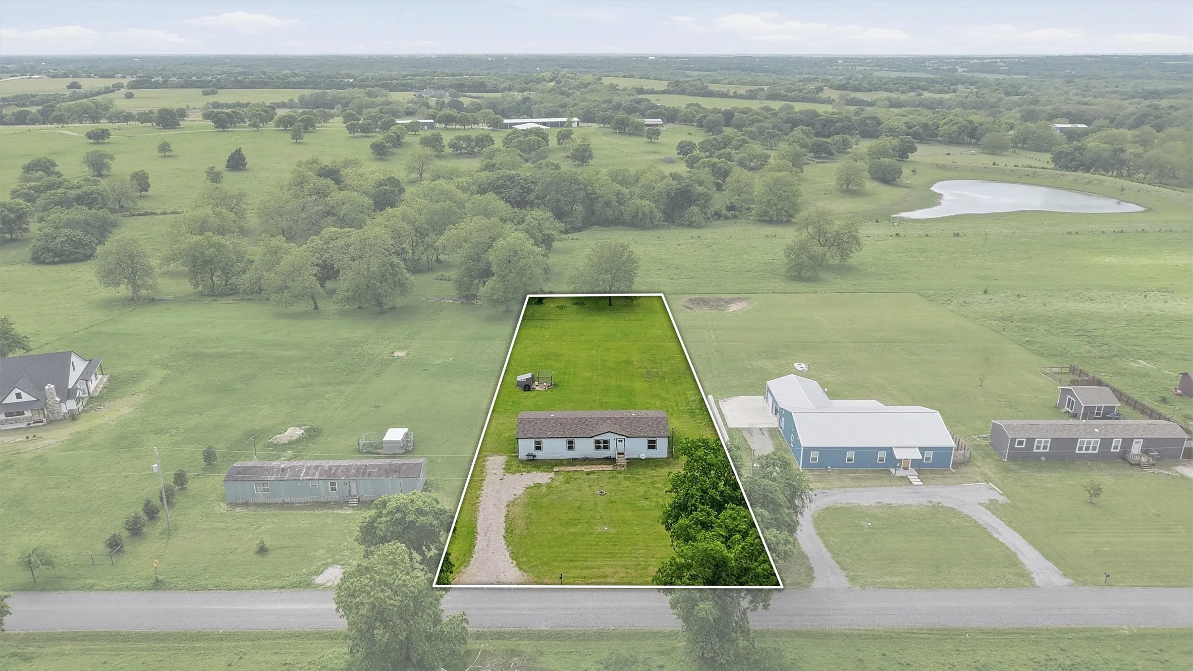 Mobile Home For Sale in Grayson County , 587 Kentucky Town Road, Whitewright, Texas 75491, 4 Bedrooms, 2 Bathrooms, Garage spaces, 1,904 Sqft, built in 2024, Price $339,900, mls#21264095, Real Estate Agent in Whitewright, Homes For Sale in Grayson county, Homes For Sale in Whitewright, Realtor in Whitewright Texas, Real Estate Brokerage Independent Realty Texas, Luminita Cordes Realtor