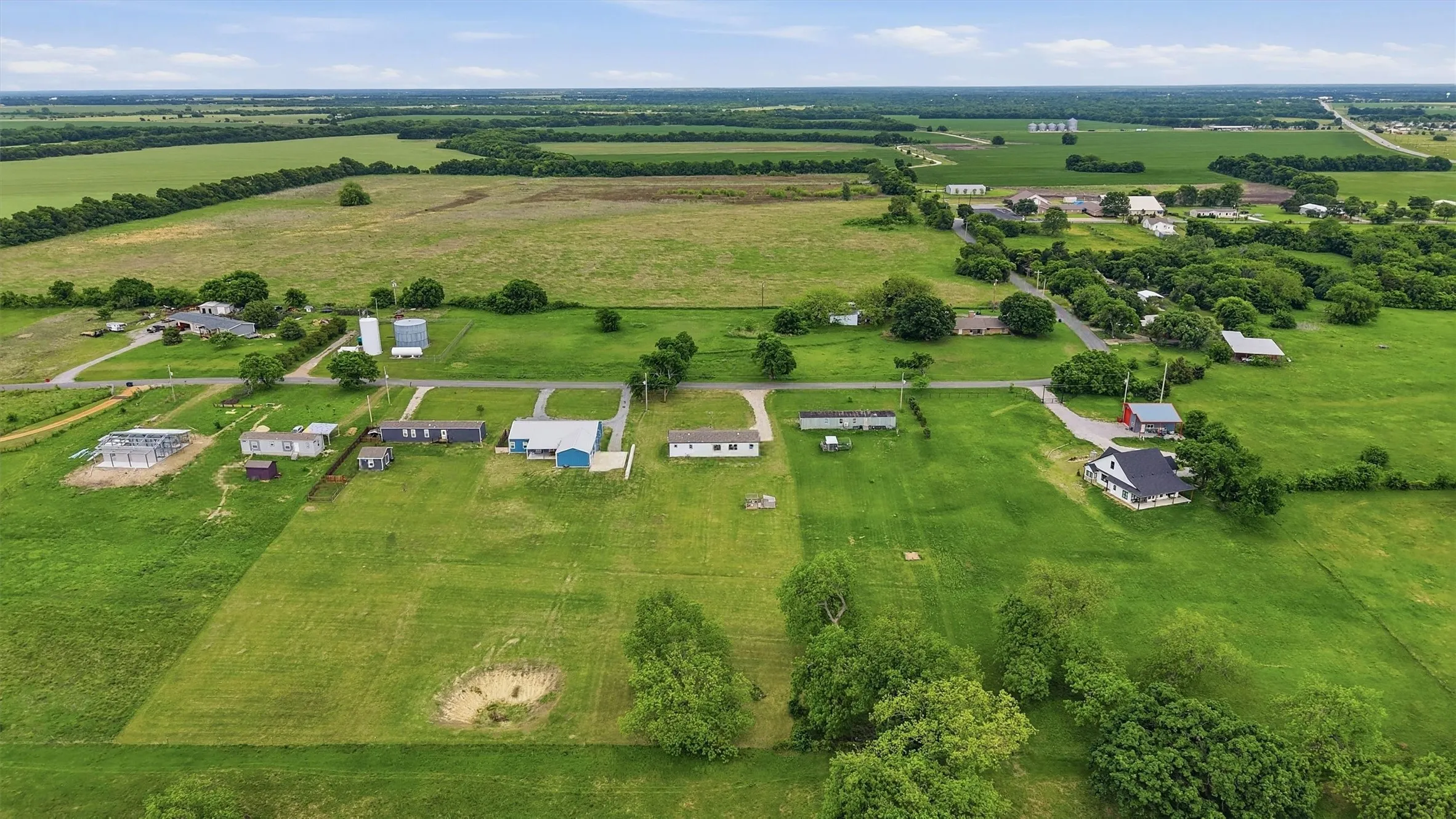 Mobile Home For Sale in Grayson County , 587 Kentucky Town Road, Whitewright, Texas 75491, 4 Bedrooms, 2 Bathrooms, Garage spaces, 1,904 Sqft, built in 2024, Price $339,900, mls#21264095, Real Estate Agent in Whitewright, Homes For Sale in Grayson county, Homes For Sale in Whitewright, Realtor in Whitewright Texas, Real Estate Brokerage Independent Realty Texas, Luminita Cordes Realtor