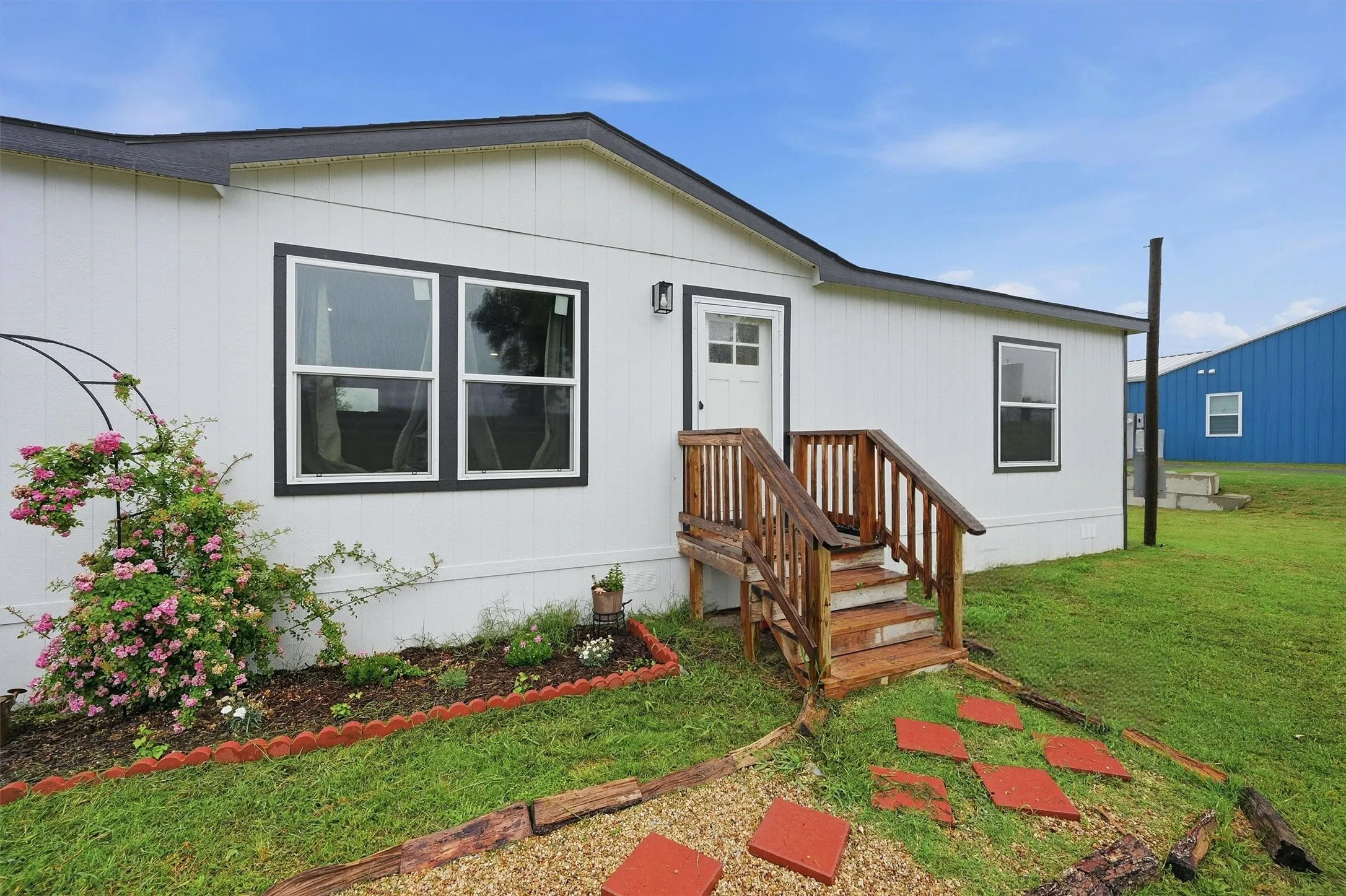 Mobile Home For Sale in Grayson County , 587 Kentucky Town Road, Whitewright, Texas 75491, 4 Bedrooms, 2 Bathrooms, Garage spaces, 1,904 Sqft, built in 2024, Price $339,900, mls#21264095, Real Estate Agent in Whitewright, Homes For Sale in Grayson county, Homes For Sale in Whitewright, Realtor in Whitewright Texas, Real Estate Brokerage Independent Realty Texas, Luminita Cordes Realtor