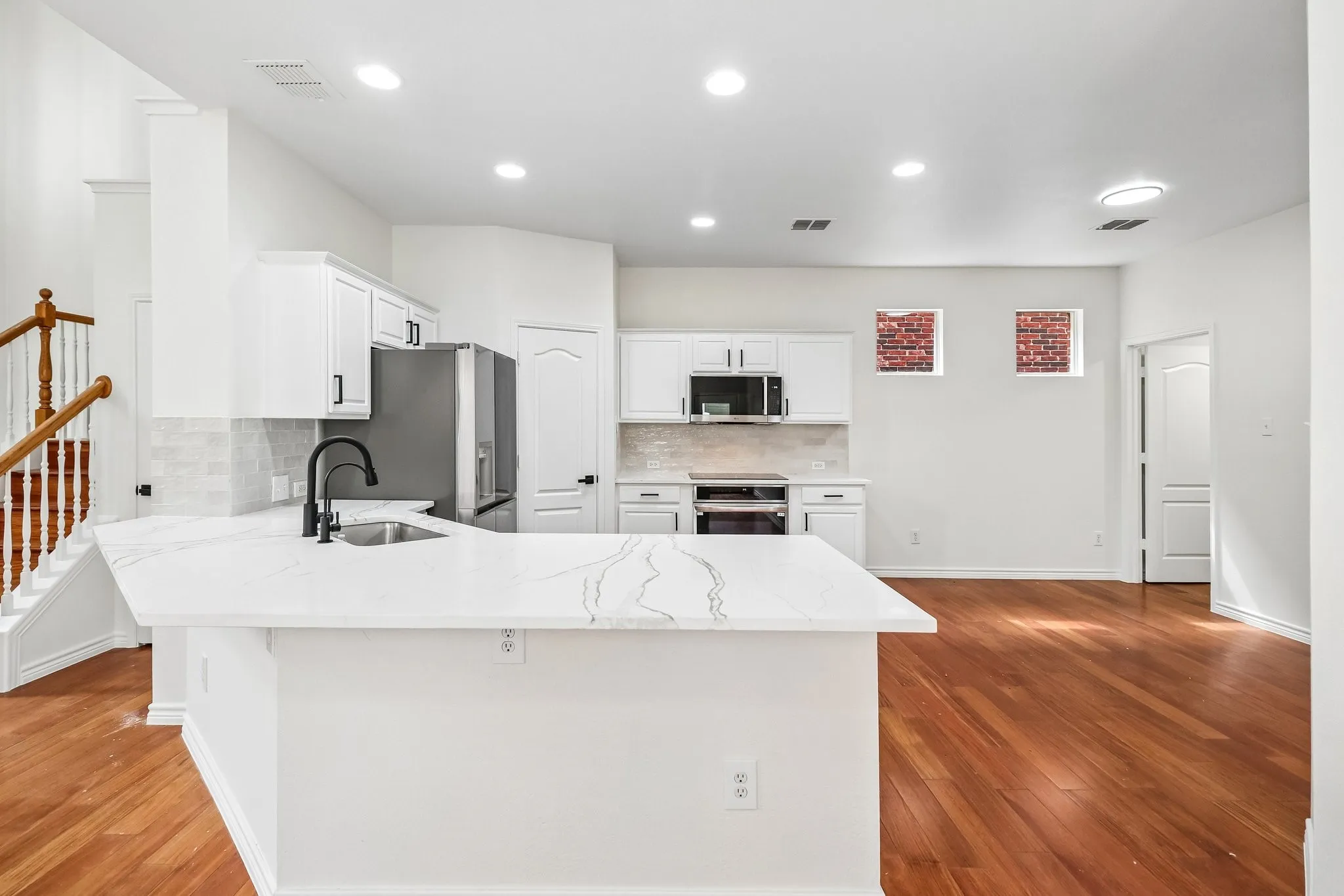 Single Family Residence For Sale in Dallas County , 526 Archer Drive, Coppell, Texas 75019, 3 Bedroom, 3 Bathroom, 2 Garage spaces, 2,200 Sqft, built in 2000, mls#21261701, Real Estate Agent in Coppell, Homes For Sale in Dallas county, Homes For Sale in Coppell, Realtor in Coppell Texas, Real Estate Brokerage Independent Realty Texas, Luminita Cordes Realtor