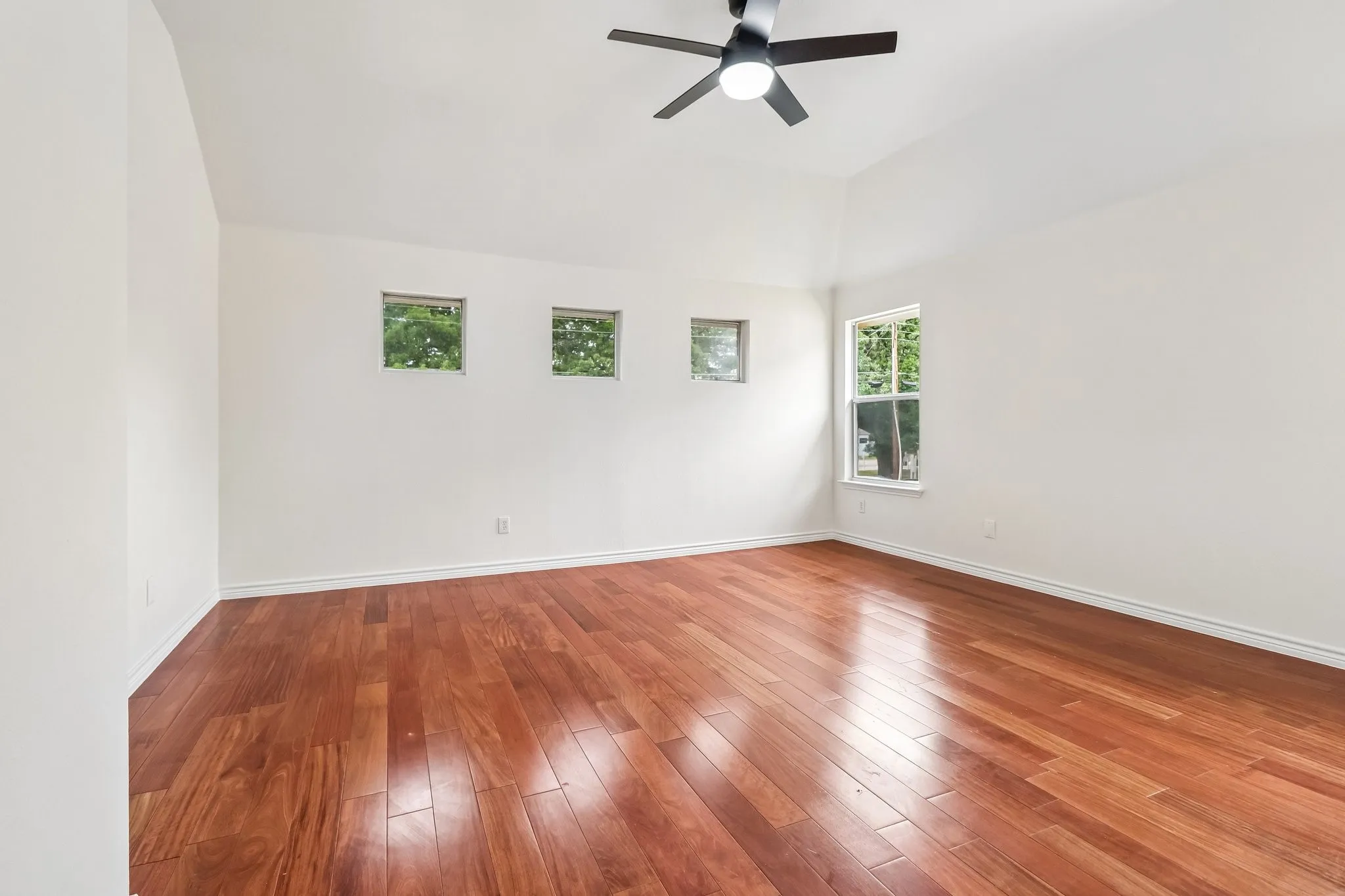 Single Family Residence For Sale in Dallas County , 526 Archer Drive, Coppell, Texas 75019, 3 Bedroom, 3 Bathroom, 2 Garage spaces, 2,200 Sqft, built in 2000, mls#21261701, Real Estate Agent in Coppell, Homes For Sale in Dallas county, Homes For Sale in Coppell, Realtor in Coppell Texas, Real Estate Brokerage Independent Realty Texas, Luminita Cordes Realtor