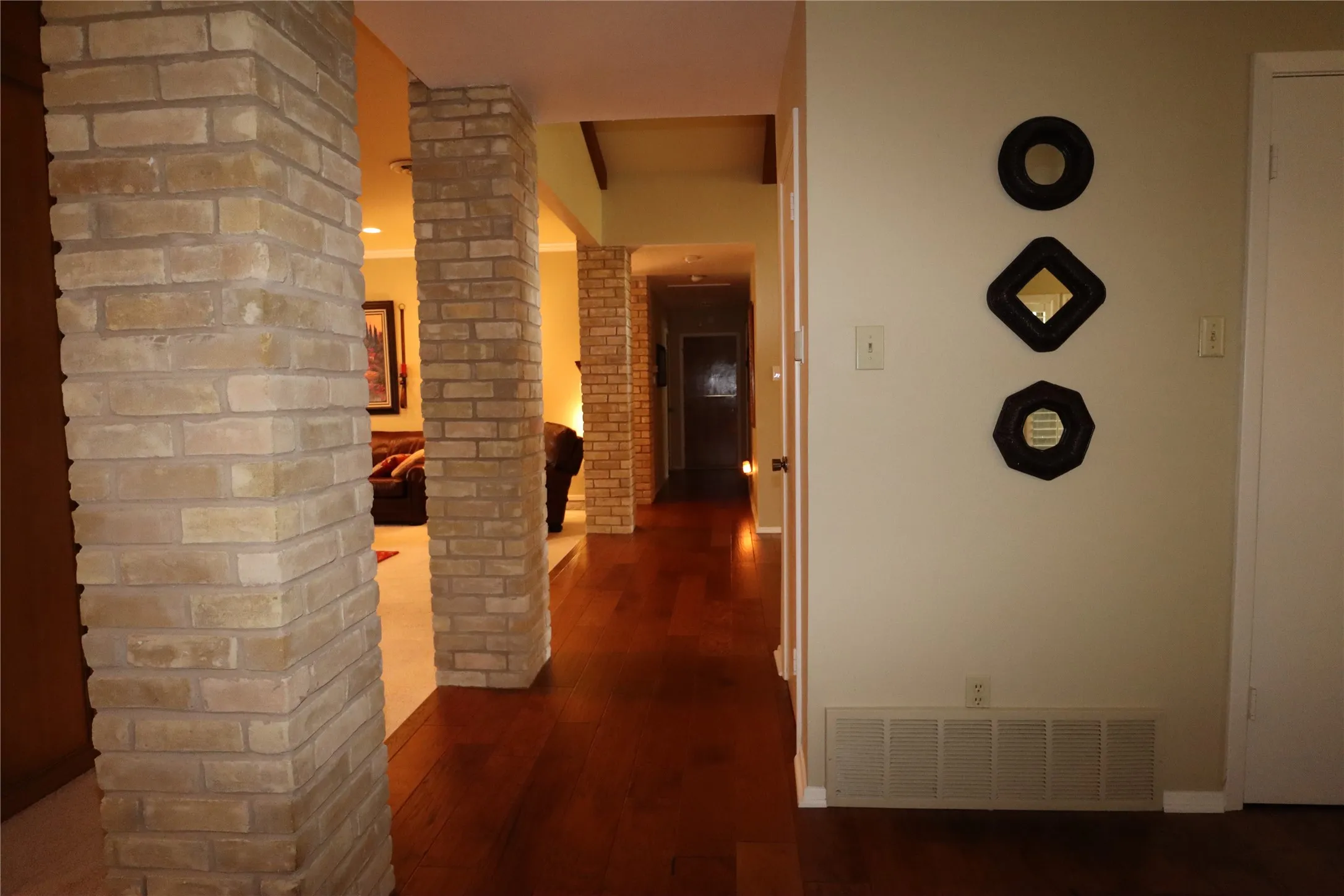 Single Family Residence For Sale in Tarrant County , 5421 Benbridge Drive, Fort Worth, Texas 76107, 4 Bedrooms, 4 Bathrooms, 2 Garage spaces, 4,102 Sqft, built in 1977, Price $925,000, mls#21264130, Real Estate Agent in Fort Worth, Homes For Sale in Tarrant county, Homes For Sale in Fort Worth, Realtor in Fort Worth Texas, Real Estate Brokerage Independent Realty Texas, Luminita Cordes Realtor