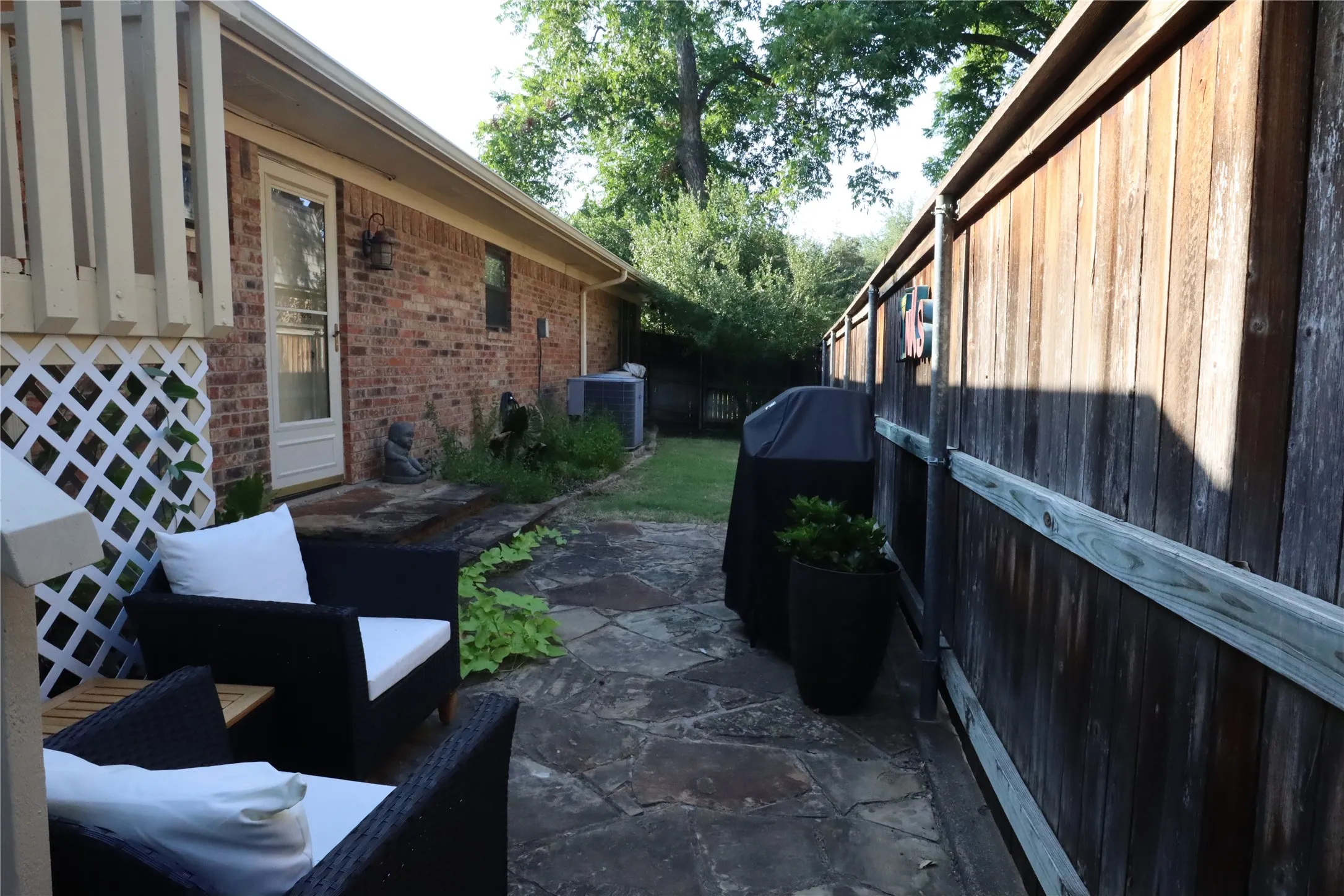 Single Family Residence For Sale in Tarrant County , 5421 Benbridge Drive, Fort Worth, Texas 76107, 4 Bedrooms, 4 Bathrooms, 2 Garage spaces, 4,102 Sqft, built in 1977, Price $925,000, mls#21264130, Real Estate Agent in Fort Worth, Homes For Sale in Tarrant county, Homes For Sale in Fort Worth, Realtor in Fort Worth Texas, Real Estate Brokerage Independent Realty Texas, Luminita Cordes Realtor
