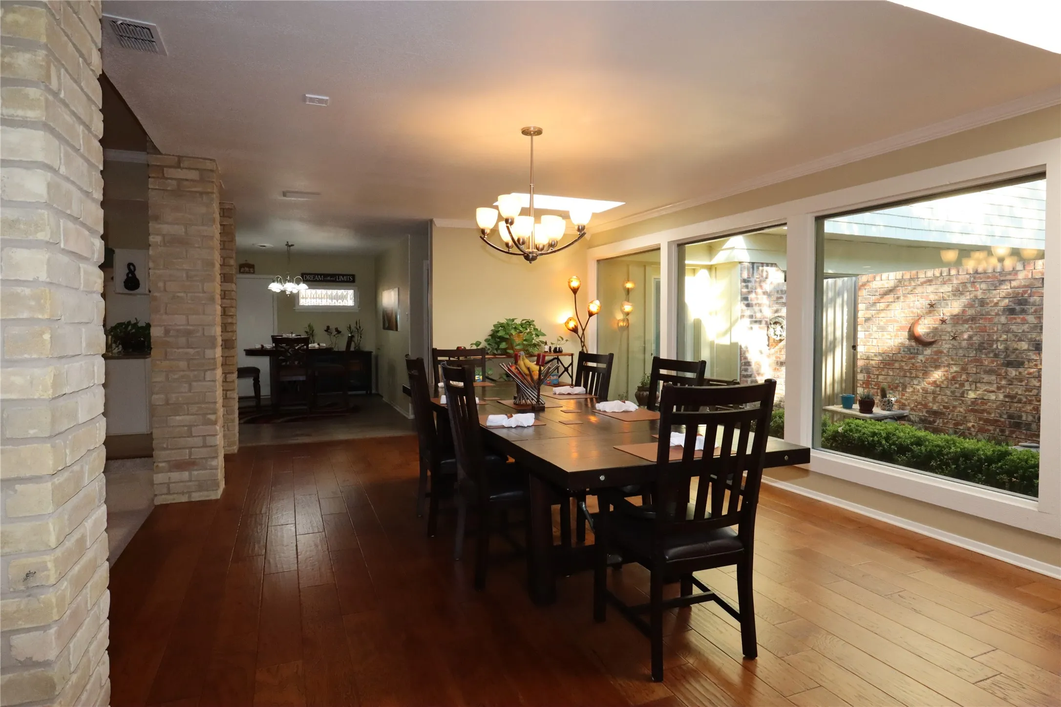 Single Family Residence For Sale in Tarrant County , 5421 Benbridge Drive, Fort Worth, Texas 76107, 4 Bedrooms, 4 Bathrooms, 2 Garage spaces, 4,102 Sqft, built in 1977, Price $925,000, mls#21264130, Real Estate Agent in Fort Worth, Homes For Sale in Tarrant county, Homes For Sale in Fort Worth, Realtor in Fort Worth Texas, Real Estate Brokerage Independent Realty Texas, Luminita Cordes Realtor