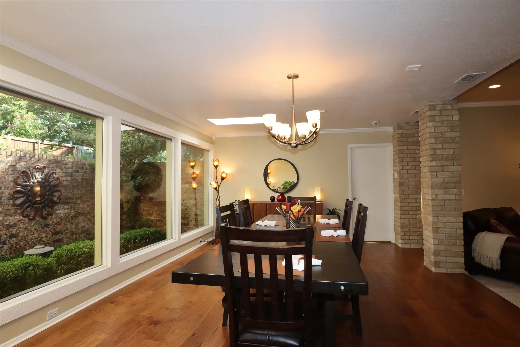 Single Family Residence For Sale in Tarrant County , 5421 Benbridge Drive, Fort Worth, Texas 76107, 4 Bedrooms, 4 Bathrooms, 2 Garage spaces, 4,102 Sqft, built in 1977, Price $925,000, mls#21264130, Real Estate Agent in Fort Worth, Homes For Sale in Tarrant county, Homes For Sale in Fort Worth, Realtor in Fort Worth Texas, Real Estate Brokerage Independent Realty Texas, Luminita Cordes Realtor