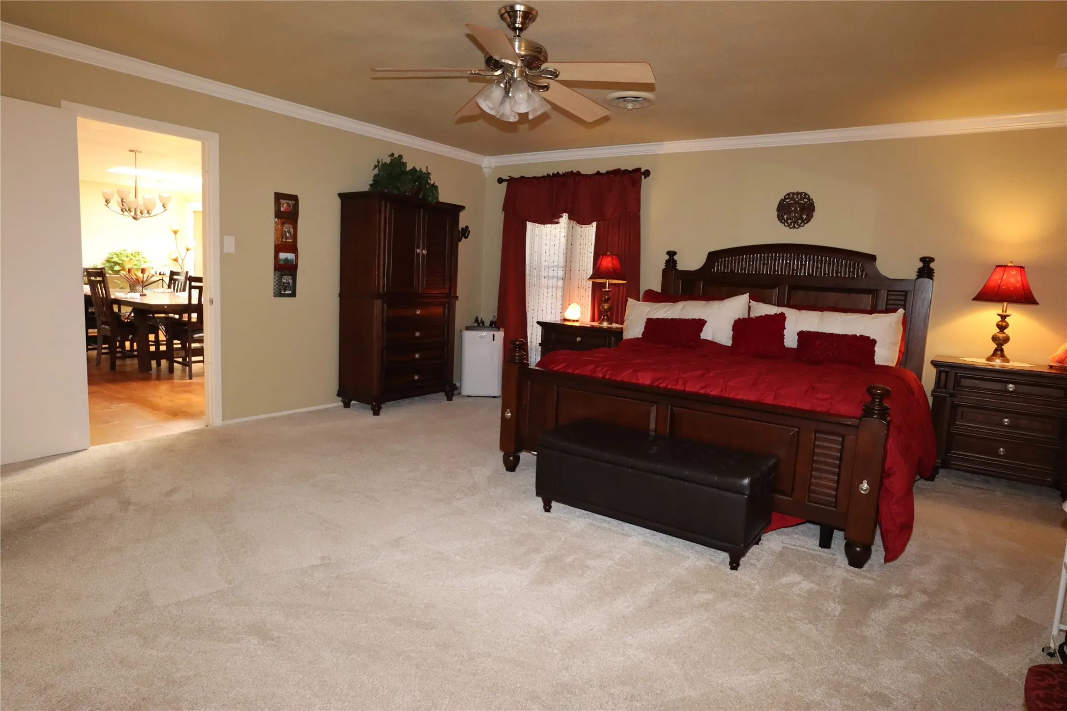 Single Family Residence For Sale in Tarrant County , 5421 Benbridge Drive, Fort Worth, Texas 76107, 4 Bedrooms, 4 Bathrooms, 2 Garage spaces, 4,102 Sqft, built in 1977, Price $925,000, mls#21264130, Real Estate Agent in Fort Worth, Homes For Sale in Tarrant county, Homes For Sale in Fort Worth, Realtor in Fort Worth Texas, Real Estate Brokerage Independent Realty Texas, Luminita Cordes Realtor