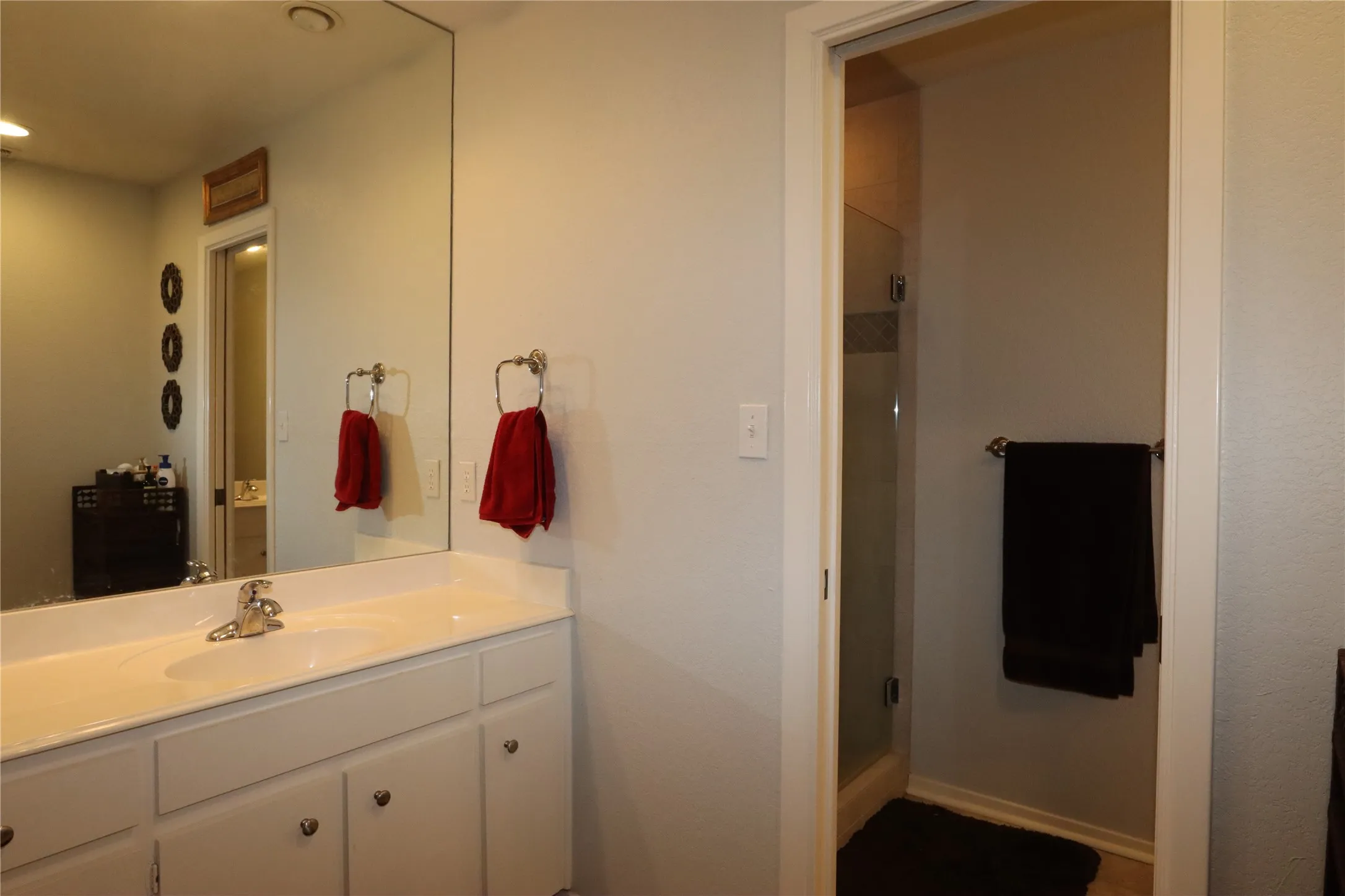 Single Family Residence For Sale in Tarrant County , 5421 Benbridge Drive, Fort Worth, Texas 76107, 4 Bedrooms, 4 Bathrooms, 2 Garage spaces, 4,102 Sqft, built in 1977, Price $925,000, mls#21264130, Real Estate Agent in Fort Worth, Homes For Sale in Tarrant county, Homes For Sale in Fort Worth, Realtor in Fort Worth Texas, Real Estate Brokerage Independent Realty Texas, Luminita Cordes Realtor