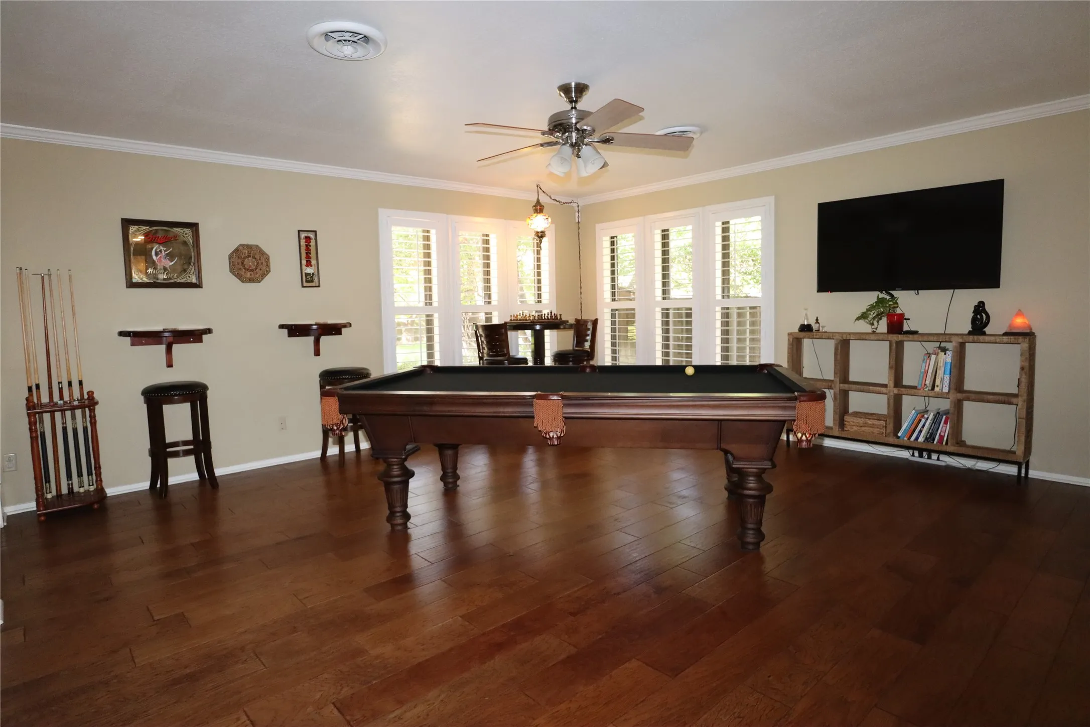 Single Family Residence For Sale in Tarrant County , 5421 Benbridge Drive, Fort Worth, Texas 76107, 4 Bedrooms, 4 Bathrooms, 2 Garage spaces, 4,102 Sqft, built in 1977, Price $925,000, mls#21264130, Real Estate Agent in Fort Worth, Homes For Sale in Tarrant county, Homes For Sale in Fort Worth, Realtor in Fort Worth Texas, Real Estate Brokerage Independent Realty Texas, Luminita Cordes Realtor
