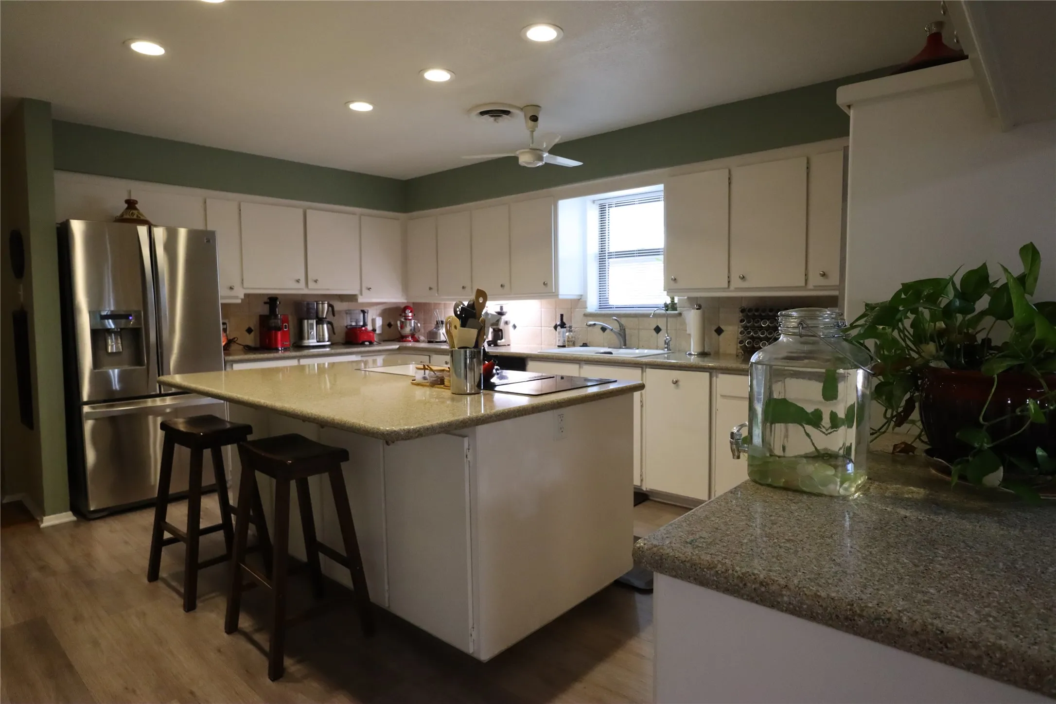 Single Family Residence For Sale in Tarrant County , 5421 Benbridge Drive, Fort Worth, Texas 76107, 4 Bedrooms, 4 Bathrooms, 2 Garage spaces, 4,102 Sqft, built in 1977, Price $925,000, mls#21264130, Real Estate Agent in Fort Worth, Homes For Sale in Tarrant county, Homes For Sale in Fort Worth, Realtor in Fort Worth Texas, Real Estate Brokerage Independent Realty Texas, Luminita Cordes Realtor