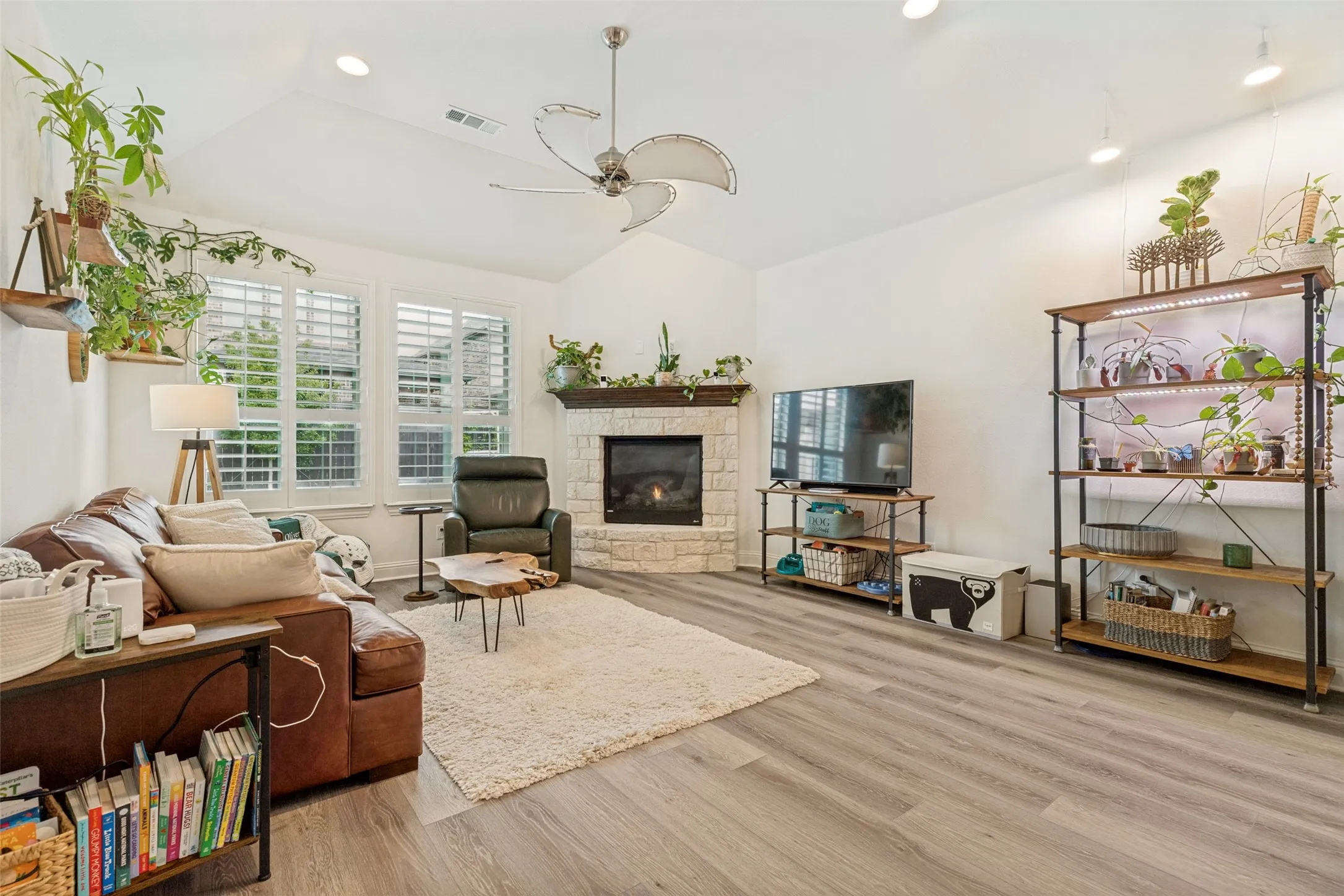 Single Family Residence For Sale in Denton County , 15805 Canyon Ridge, Prosper, Texas 75078, 4 Bedroom, 3 Bathroom, 2 Garage spaces, 2,049 Sqft, built in 2016, mls#21262548, Real Estate Agent in Prosper, Homes For Sale in Denton county, Homes For Sale in Prosper, Realtor in Prosper Texas, Real Estate Brokerage Independent Realty Texas, Luminita Cordes Realtor