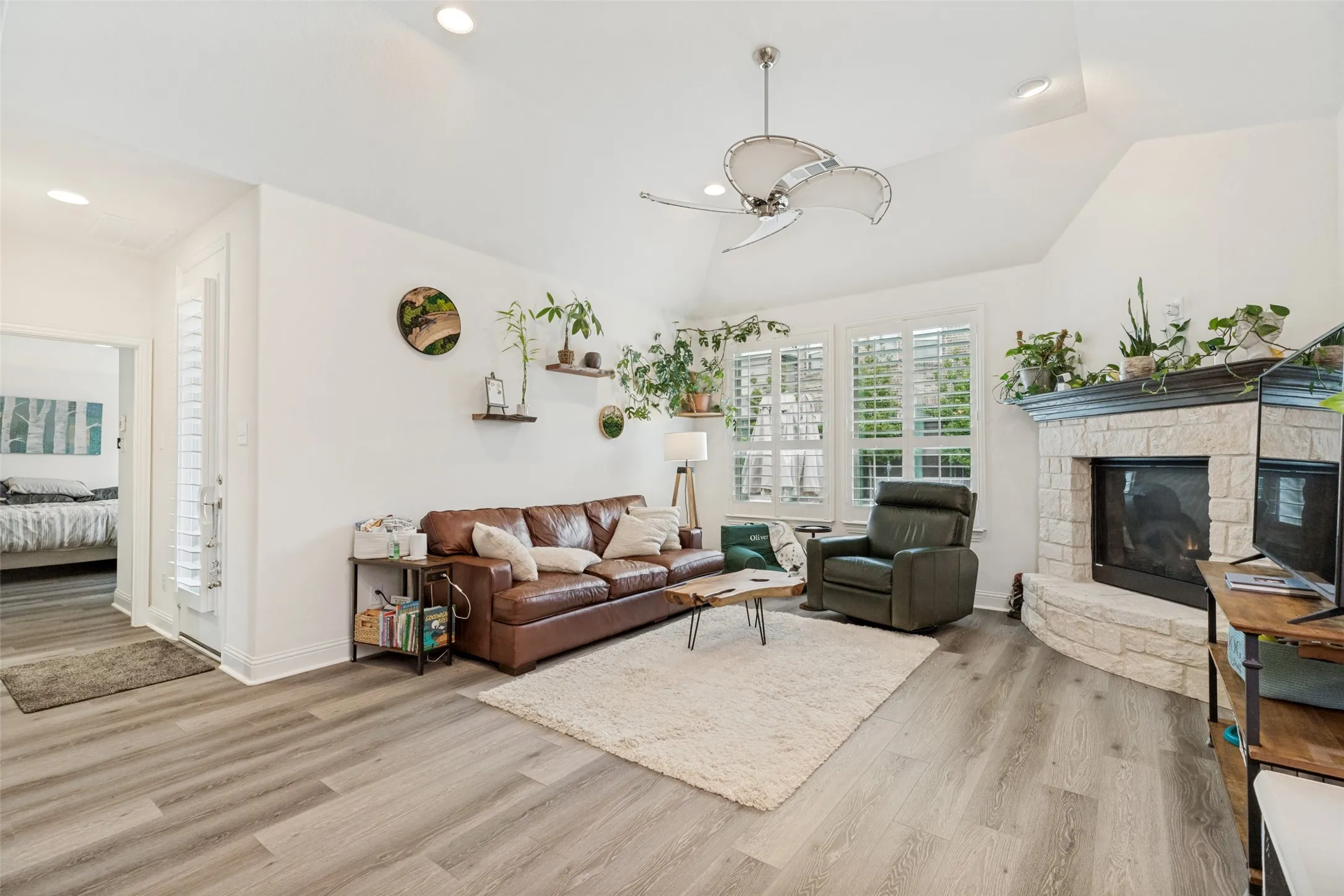 Single Family Residence For Sale in Denton County , 15805 Canyon Ridge, Prosper, Texas 75078, 4 Bedroom, 3 Bathroom, 2 Garage spaces, 2,049 Sqft, built in 2016, mls#21262548, Real Estate Agent in Prosper, Homes For Sale in Denton county, Homes For Sale in Prosper, Realtor in Prosper Texas, Real Estate Brokerage Independent Realty Texas, Luminita Cordes Realtor