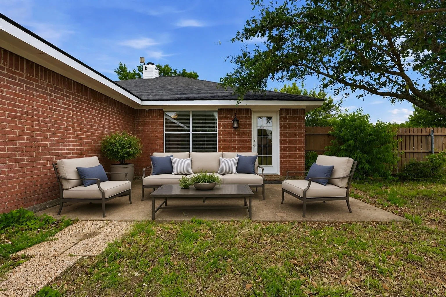 Rear patio
*VIRTUALLY STAGED*