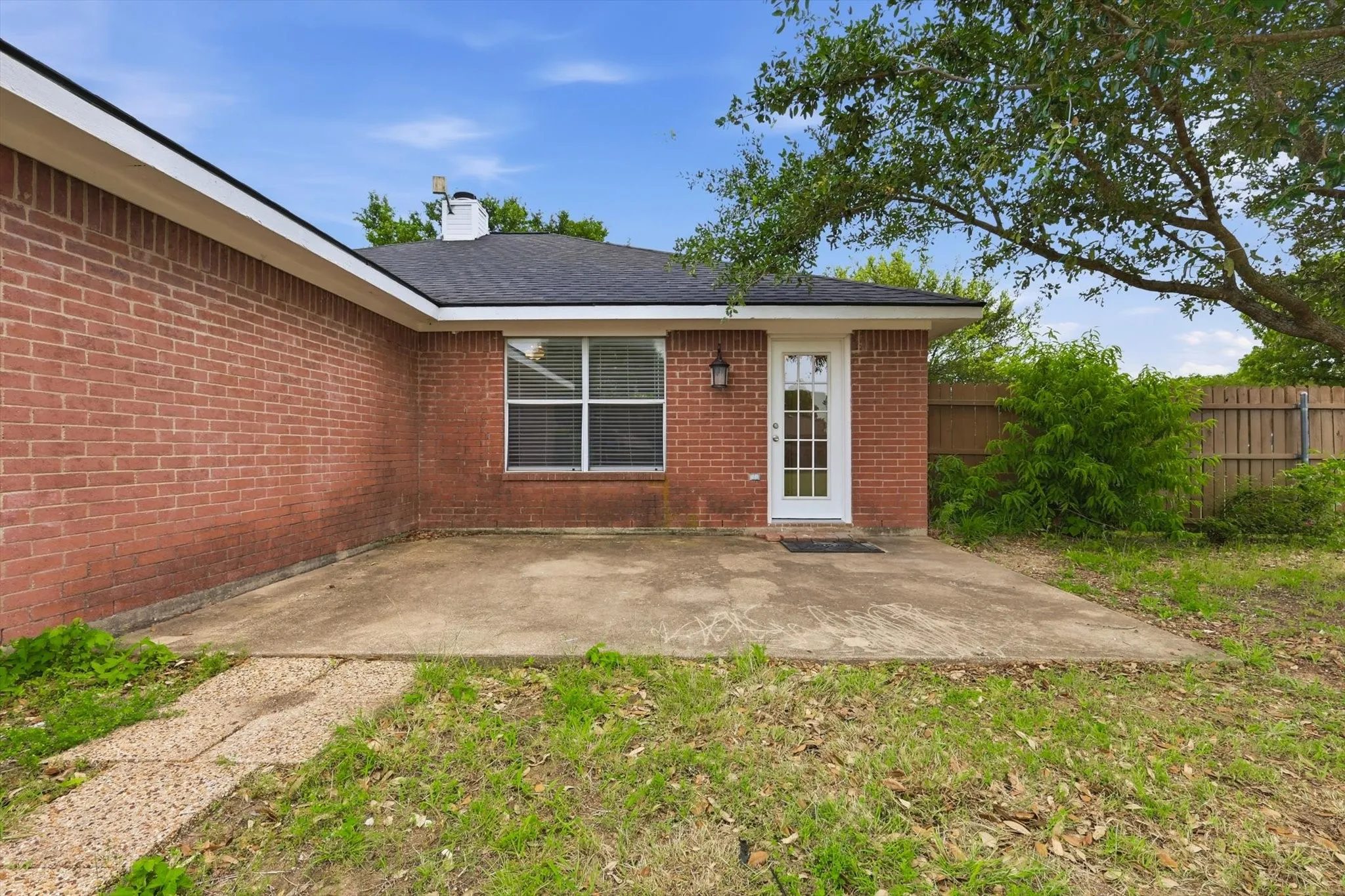 Single Family Residence For Sale in Ellis County , 921 High Point Drive, Midlothian, Texas 76065, 3 Bedroom, 2 Bathroom, 2 Garage spaces, 1,432 Sqft, built in 2000, mls#21264128, Real Estate Agent in Midlothian, Homes For Sale in Ellis county, Homes For Sale in Midlothian, Realtor in Midlothian Texas, Real Estate Brokerage Independent Realty Texas, Luminita Cordes Realtor