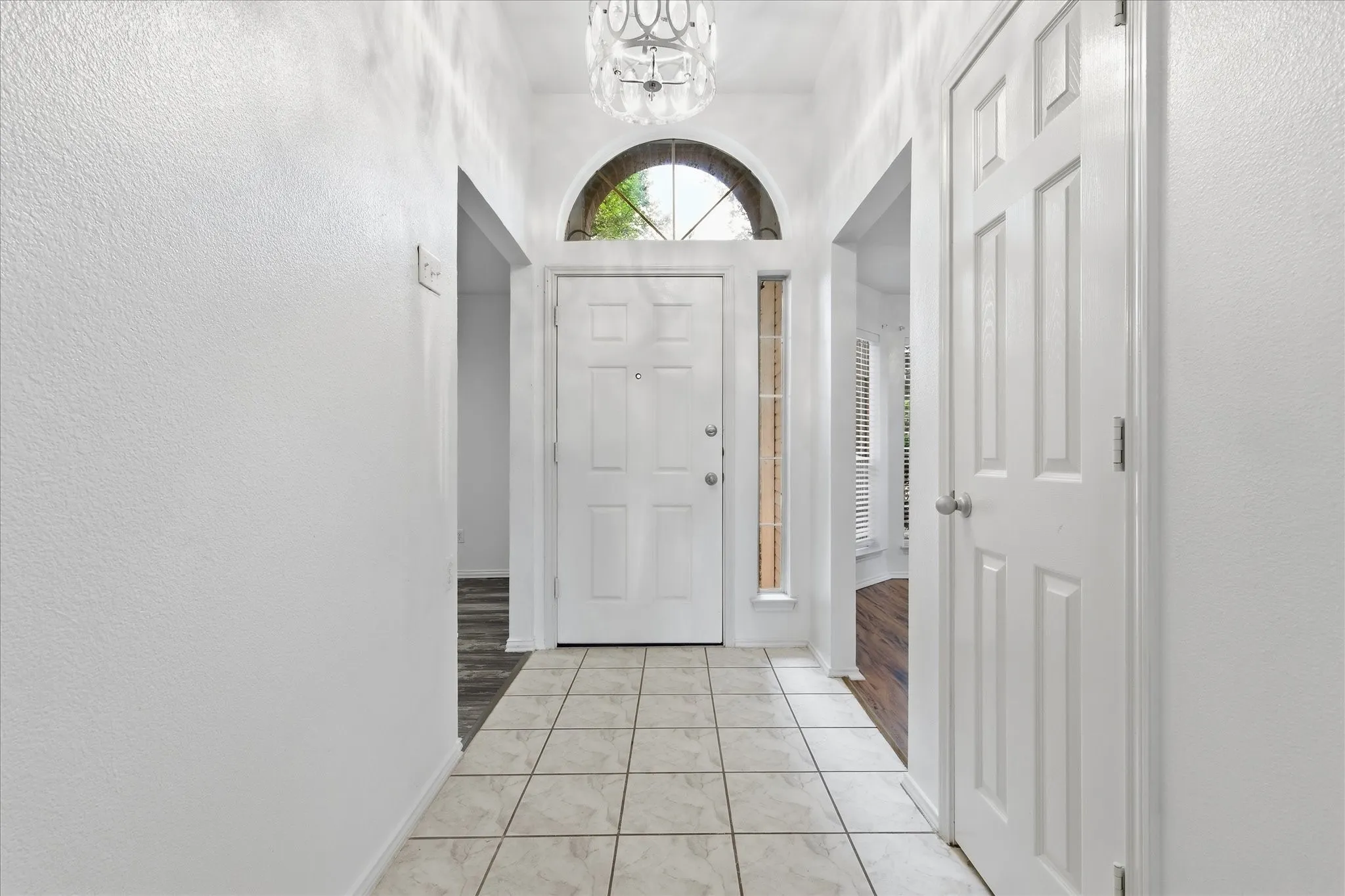 Single Family Residence For Sale in Ellis County , 921 High Point Drive, Midlothian, Texas 76065, 3 Bedroom, 2 Bathroom, 2 Garage spaces, 1,432 Sqft, built in 2000, mls#21264128, Real Estate Agent in Midlothian, Homes For Sale in Ellis county, Homes For Sale in Midlothian, Realtor in Midlothian Texas, Real Estate Brokerage Independent Realty Texas, Luminita Cordes Realtor
