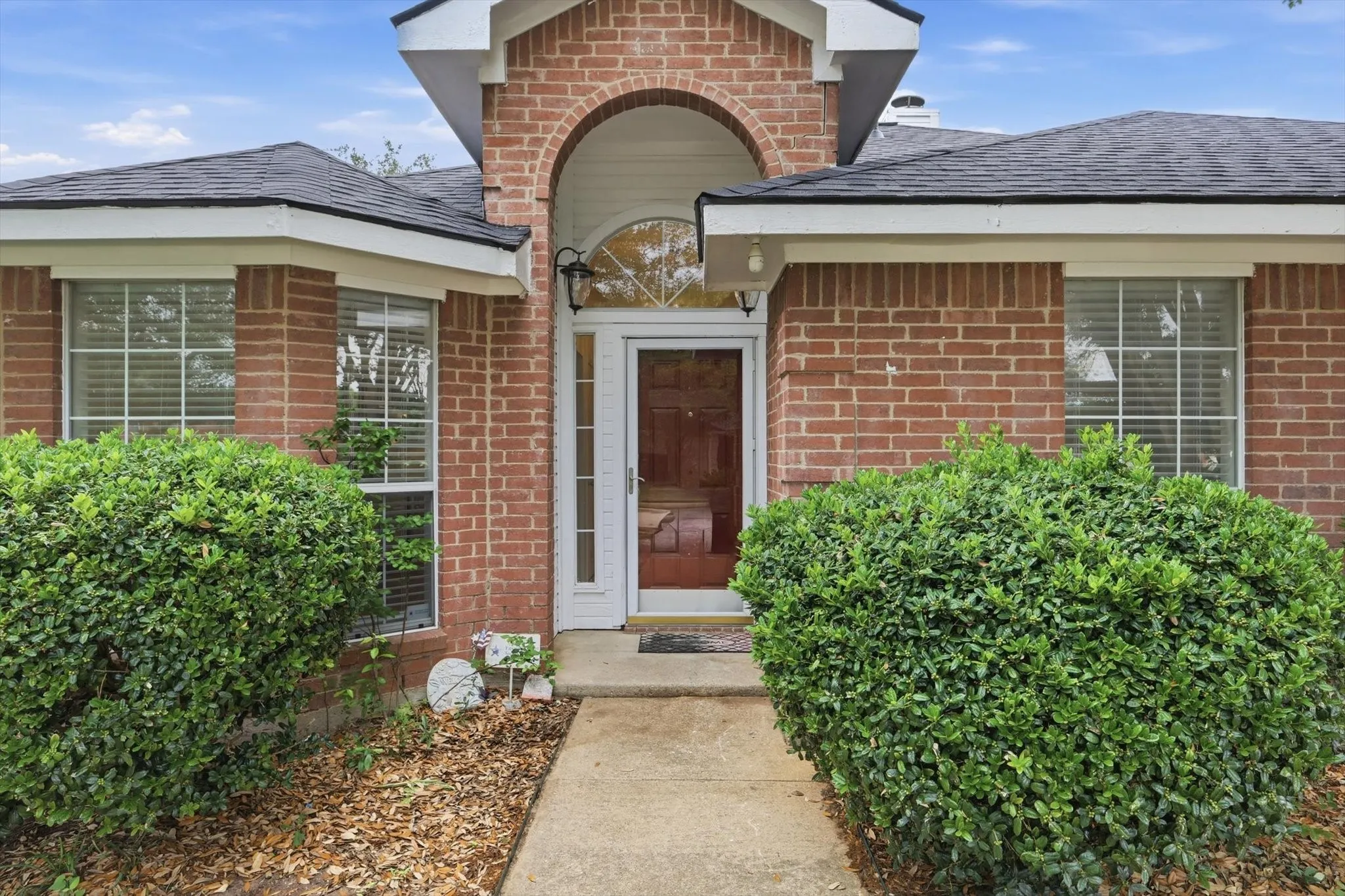 Single Family Residence For Sale in Ellis County , 921 High Point Drive, Midlothian, Texas 76065, 3 Bedroom, 2 Bathroom, 2 Garage spaces, 1,432 Sqft, built in 2000, mls#21264128, Real Estate Agent in Midlothian, Homes For Sale in Ellis county, Homes For Sale in Midlothian, Realtor in Midlothian Texas, Real Estate Brokerage Independent Realty Texas, Luminita Cordes Realtor