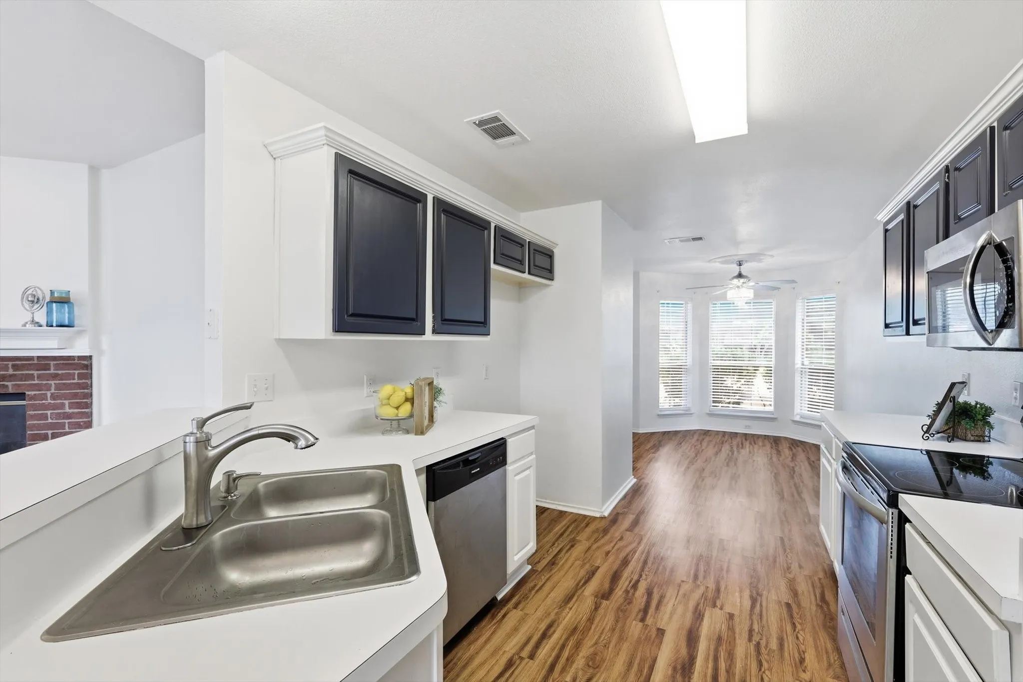Single Family Residence For Sale in Ellis County , 921 High Point Drive, Midlothian, Texas 76065, 3 Bedroom, 2 Bathroom, 2 Garage spaces, 1,432 Sqft, built in 2000, mls#21264128, Real Estate Agent in Midlothian, Homes For Sale in Ellis county, Homes For Sale in Midlothian, Realtor in Midlothian Texas, Real Estate Brokerage Independent Realty Texas, Luminita Cordes Realtor