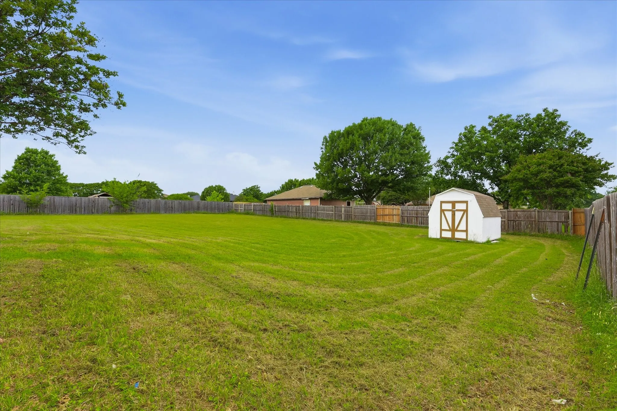 Single Family Residence For Sale in Ellis County , 921 High Point Drive, Midlothian, Texas 76065, 3 Bedroom, 2 Bathroom, 2 Garage spaces, 1,432 Sqft, built in 2000, mls#21264128, Real Estate Agent in Midlothian, Homes For Sale in Ellis county, Homes For Sale in Midlothian, Realtor in Midlothian Texas, Real Estate Brokerage Independent Realty Texas, Luminita Cordes Realtor