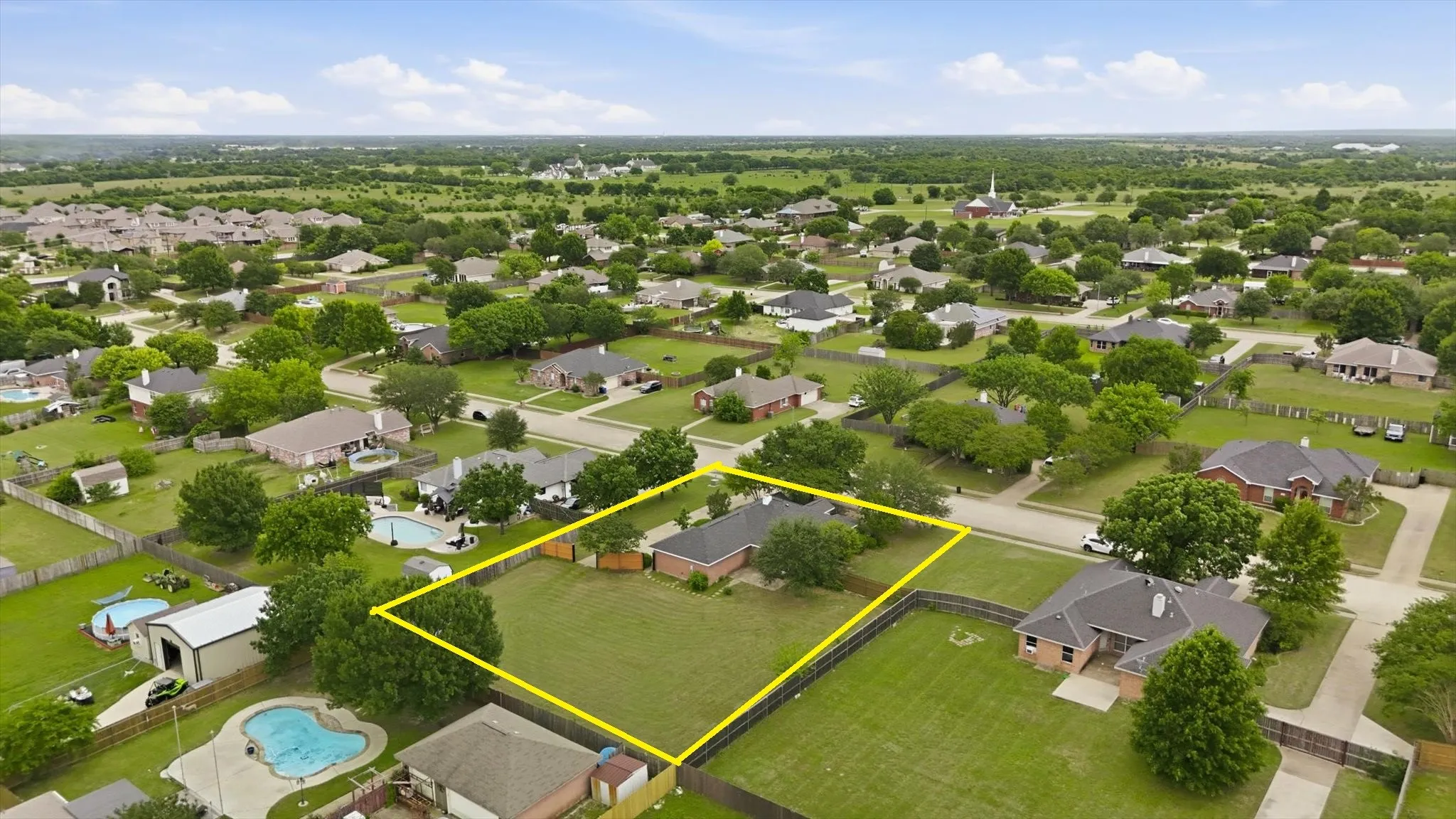 Single Family Residence For Sale in Ellis County , 921 High Point Drive, Midlothian, Texas 76065, 3 Bedroom, 2 Bathroom, 2 Garage spaces, 1,432 Sqft, built in 2000, mls#21264128, Real Estate Agent in Midlothian, Homes For Sale in Ellis county, Homes For Sale in Midlothian, Realtor in Midlothian Texas, Real Estate Brokerage Independent Realty Texas, Luminita Cordes Realtor