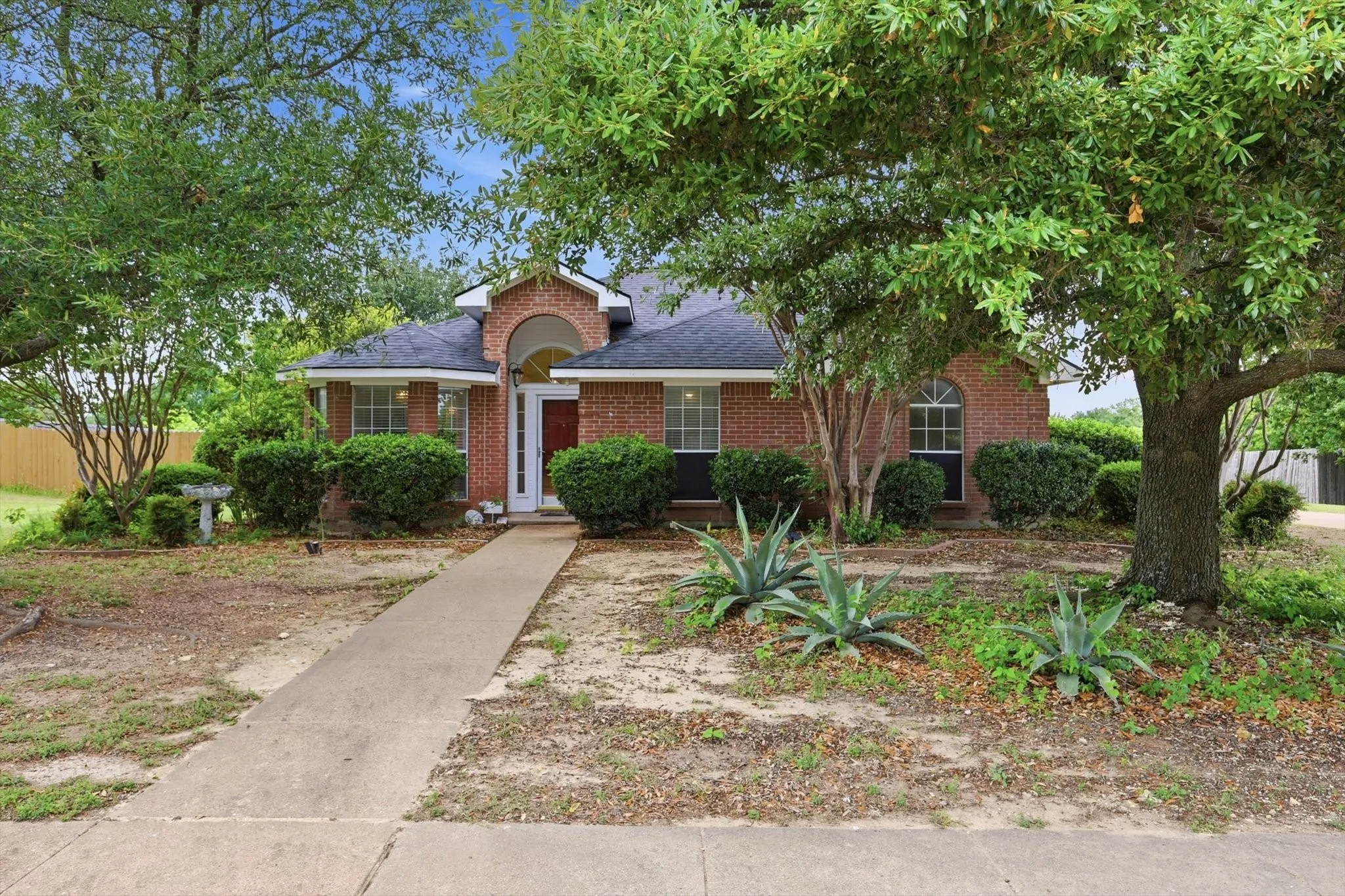Half acre...no HOA!