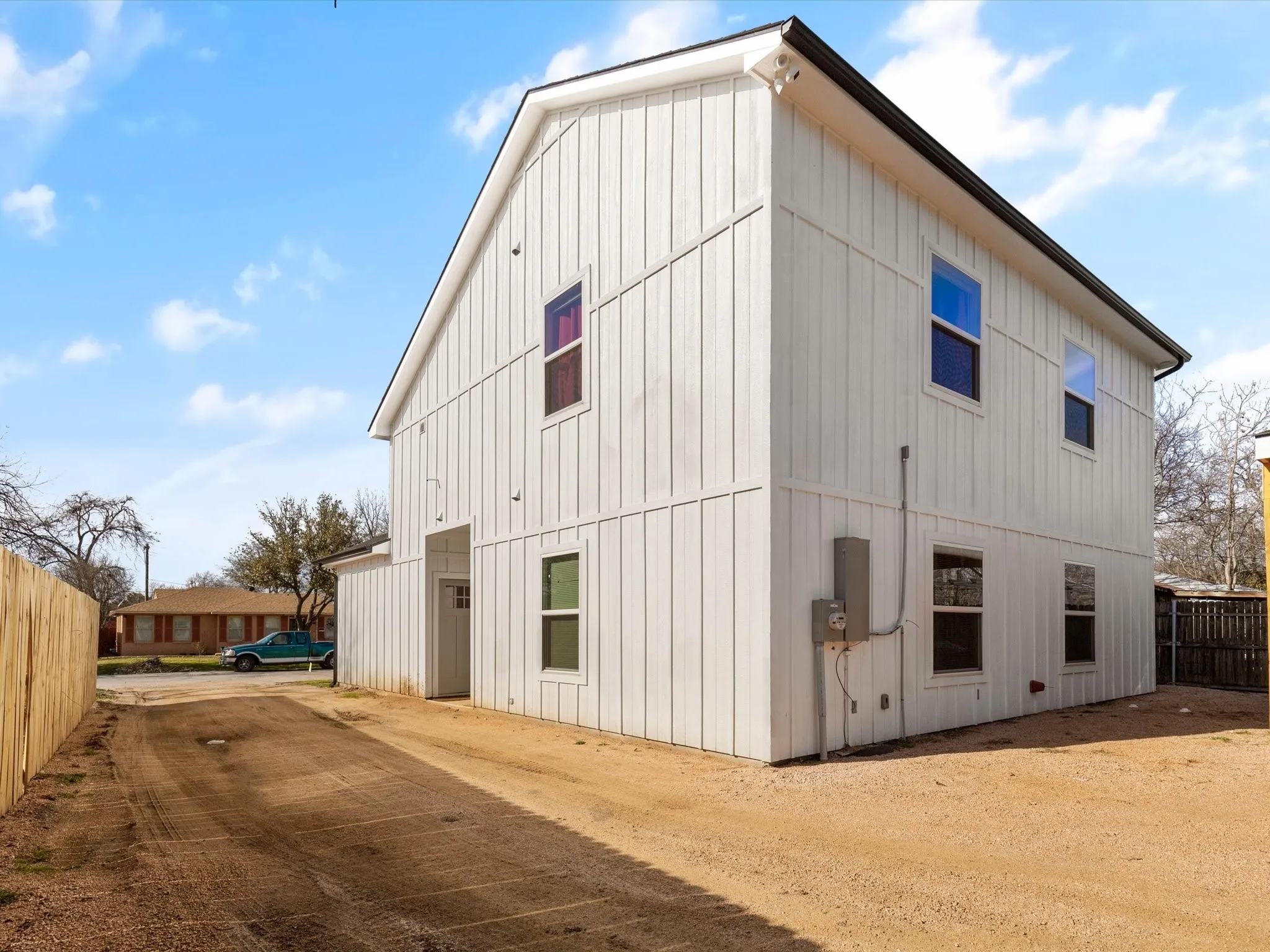 Single Family Residence For Rent in Tarrant County , 3517 Mission Street, Fort Worth, Texas 76109, 4 Bedroom, 5 Bathroom, Garage spaces, 2,760 Sqft, built in 2022, mls#21259956, Real Estate Agent in Fort Worth, Homes For Rent in Tarrant county, Homes For Rent in Fort Worth, Realtor in Fort Worth Texas, Real Estate Brokerage Independent Realty Texas, Luminita Cordes Realtor