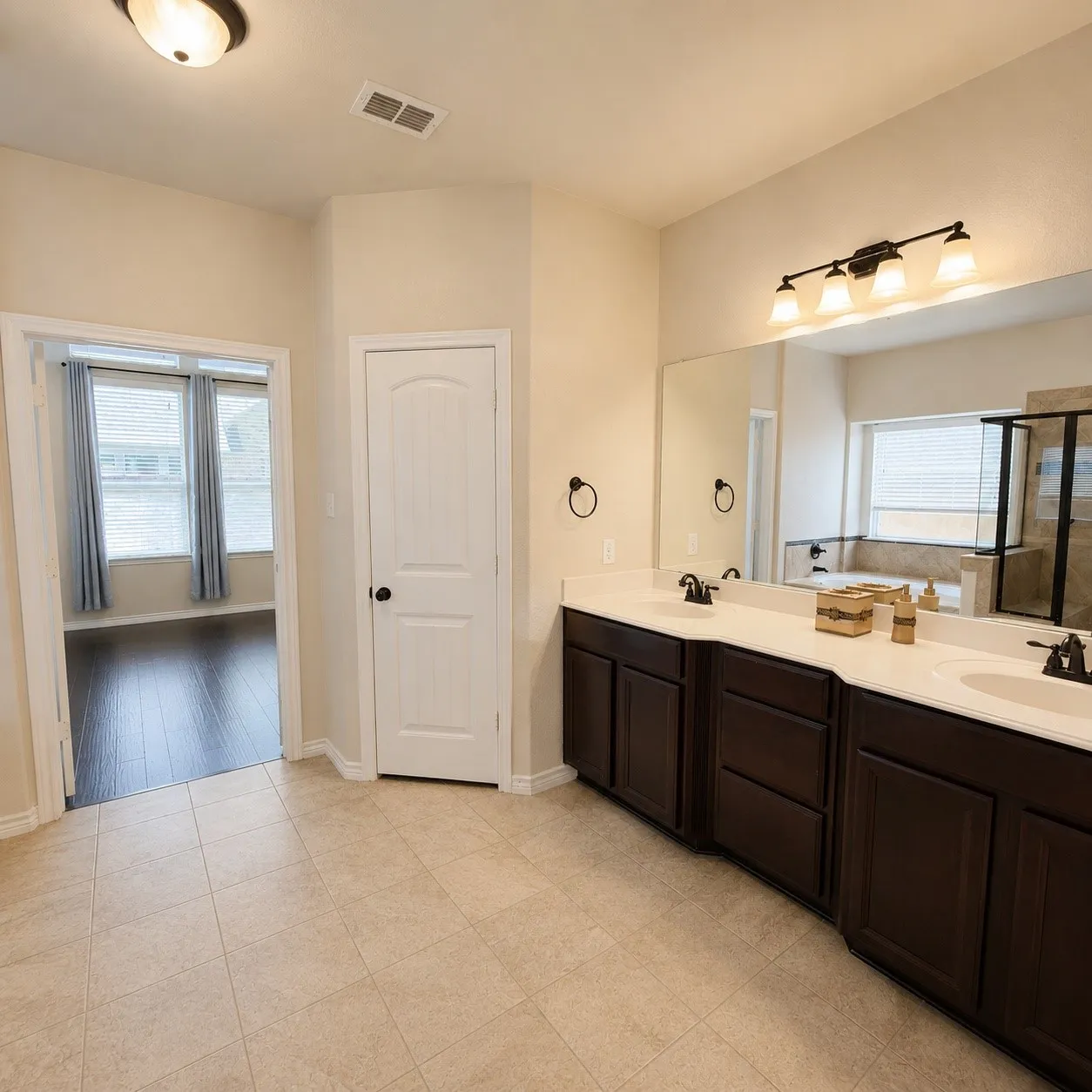 Single Family Residence For Sale in Tarrant County , 8416 Whistling Duck Drive, Fort Worth, Texas 76118, 4 Bedrooms, 3 Bathrooms, 2 Garage spaces, 3,543 Sqft, built in 2013, Price $569,990, mls#21258655, Real Estate Agent in Fort Worth, Homes For Sale in Tarrant county, Homes For Sale in Fort Worth, Realtor in Fort Worth Texas, Real Estate Brokerage Independent Realty Texas, Luminita Cordes Realtor