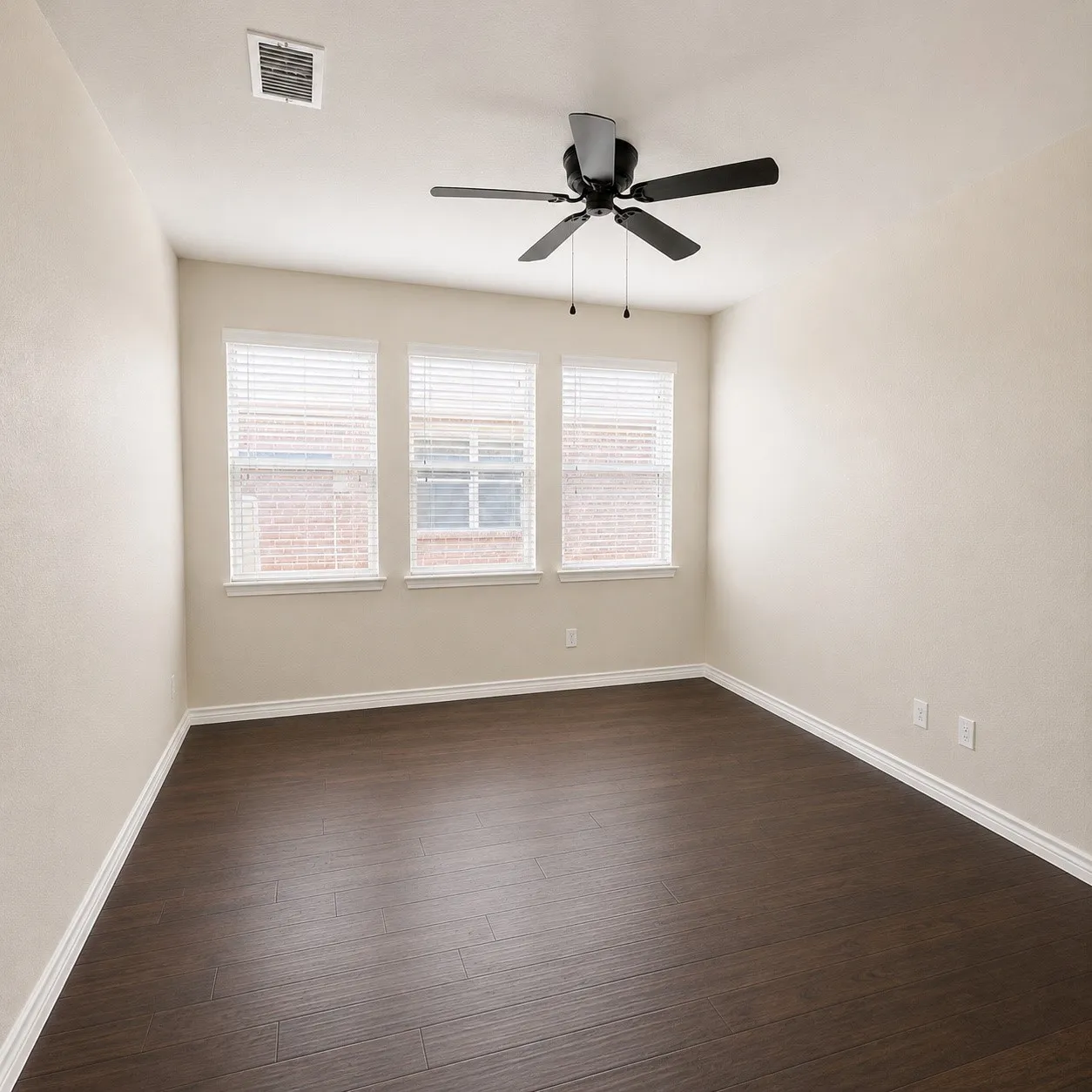 Single Family Residence For Sale in Tarrant County , 8416 Whistling Duck Drive, Fort Worth, Texas 76118, 4 Bedrooms, 3 Bathrooms, 2 Garage spaces, 3,543 Sqft, built in 2013, Price $569,990, mls#21258655, Real Estate Agent in Fort Worth, Homes For Sale in Tarrant county, Homes For Sale in Fort Worth, Realtor in Fort Worth Texas, Real Estate Brokerage Independent Realty Texas, Luminita Cordes Realtor