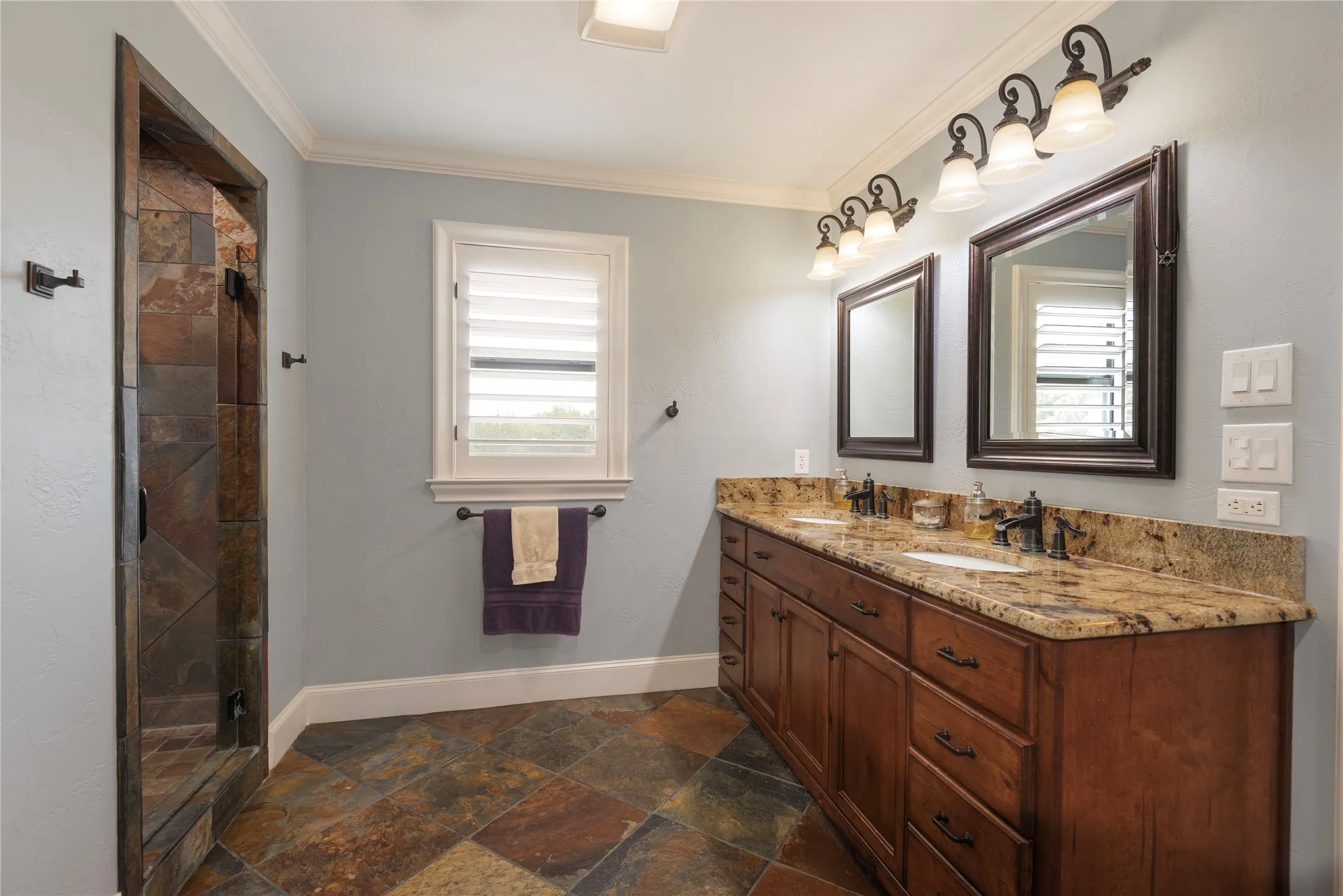 Single Family Residence For Sale in Collin County , 4142 County Road 1001, Mc Kinney, Texas 75071, 4 Bedroom, 3 Bathroom, 2 Garage spaces, 2,560 Sqft, built in 1982, mls#21263845, Real Estate Agent in Mc Kinney, Homes For Sale in Collin county, Homes For Sale in Mc Kinney, Realtor in Mc Kinney Texas, Real Estate Brokerage Independent Realty Texas, Luminita Cordes Realtor