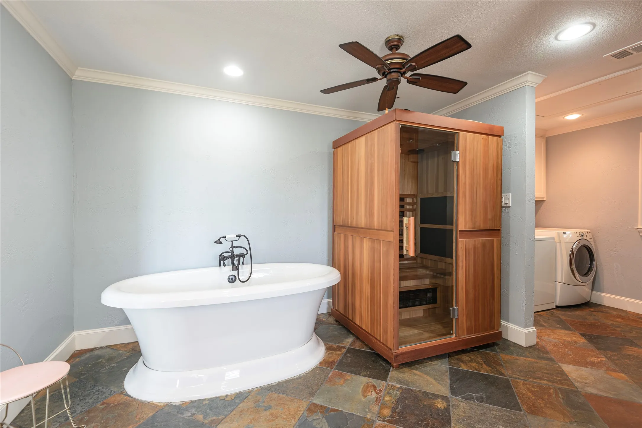 Single Family Residence For Sale in Collin County , 4142 County Road 1001, Mc Kinney, Texas 75071, 4 Bedroom, 3 Bathroom, 2 Garage spaces, 2,560 Sqft, built in 1982, mls#21263845, Real Estate Agent in Mc Kinney, Homes For Sale in Collin county, Homes For Sale in Mc Kinney, Realtor in Mc Kinney Texas, Real Estate Brokerage Independent Realty Texas, Luminita Cordes Realtor