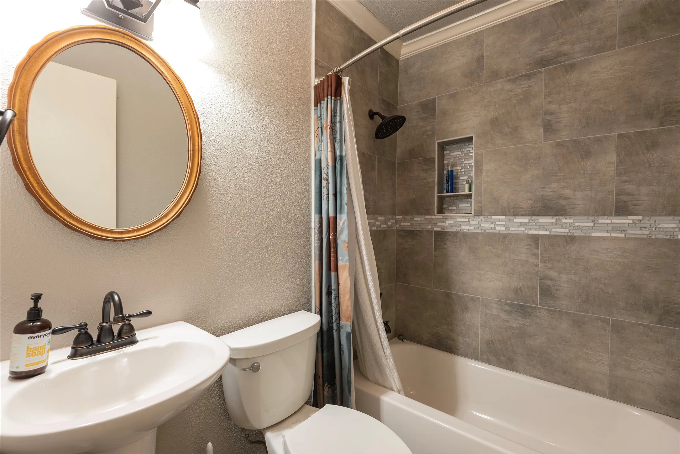 Single Family Residence For Sale in Collin County , 4142 County Road 1001, Mc Kinney, Texas 75071, 4 Bedroom, 3 Bathroom, 2 Garage spaces, 2,560 Sqft, built in 1982, mls#21263845, Real Estate Agent in Mc Kinney, Homes For Sale in Collin county, Homes For Sale in Mc Kinney, Realtor in Mc Kinney Texas, Real Estate Brokerage Independent Realty Texas, Luminita Cordes Realtor