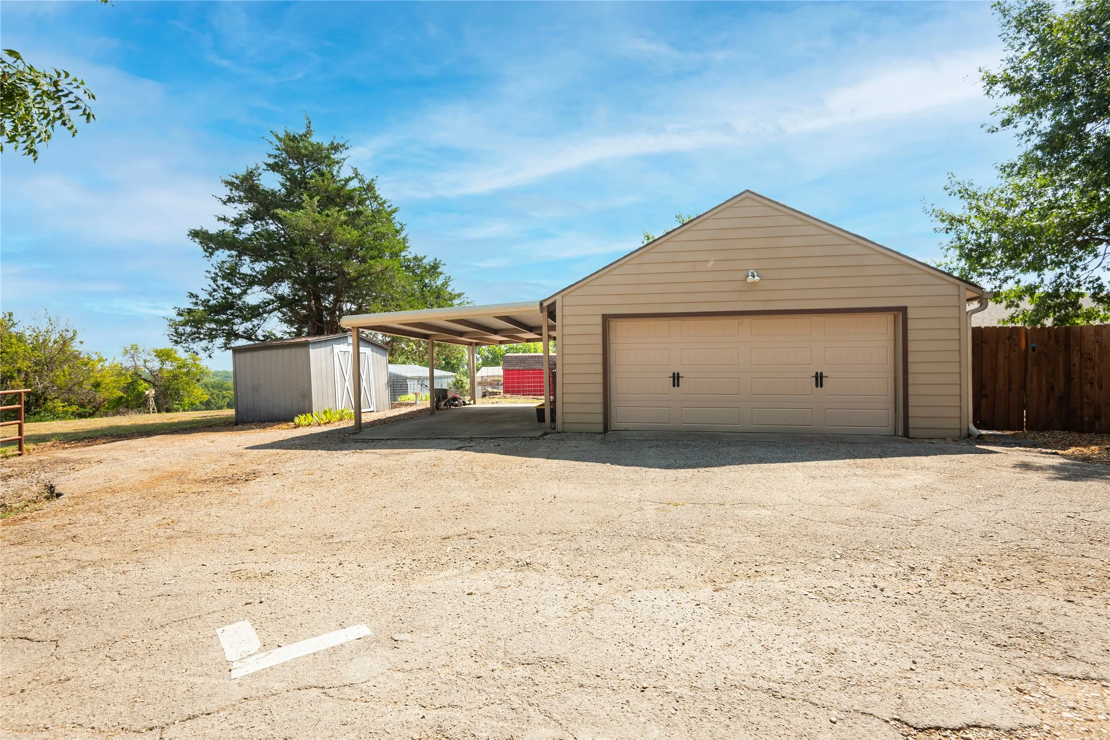 Single Family Residence For Sale in Collin County , 4142 County Road 1001, Mc Kinney, Texas 75071, 4 Bedroom, 3 Bathroom, 2 Garage spaces, 2,560 Sqft, built in 1982, mls#21263845, Real Estate Agent in Mc Kinney, Homes For Sale in Collin county, Homes For Sale in Mc Kinney, Realtor in Mc Kinney Texas, Real Estate Brokerage Independent Realty Texas, Luminita Cordes Realtor