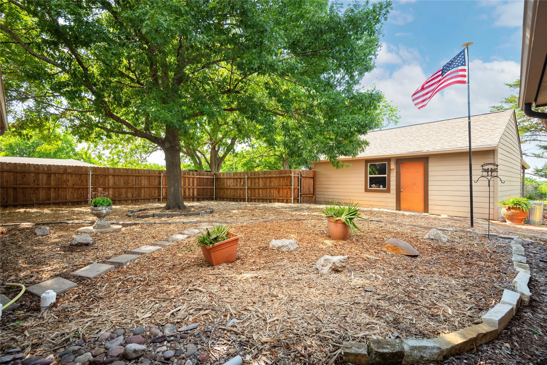 Single Family Residence For Sale in Collin County , 4142 County Road 1001, Mc Kinney, Texas 75071, 4 Bedroom, 3 Bathroom, 2 Garage spaces, 2,560 Sqft, built in 1982, mls#21263845, Real Estate Agent in Mc Kinney, Homes For Sale in Collin county, Homes For Sale in Mc Kinney, Realtor in Mc Kinney Texas, Real Estate Brokerage Independent Realty Texas, Luminita Cordes Realtor