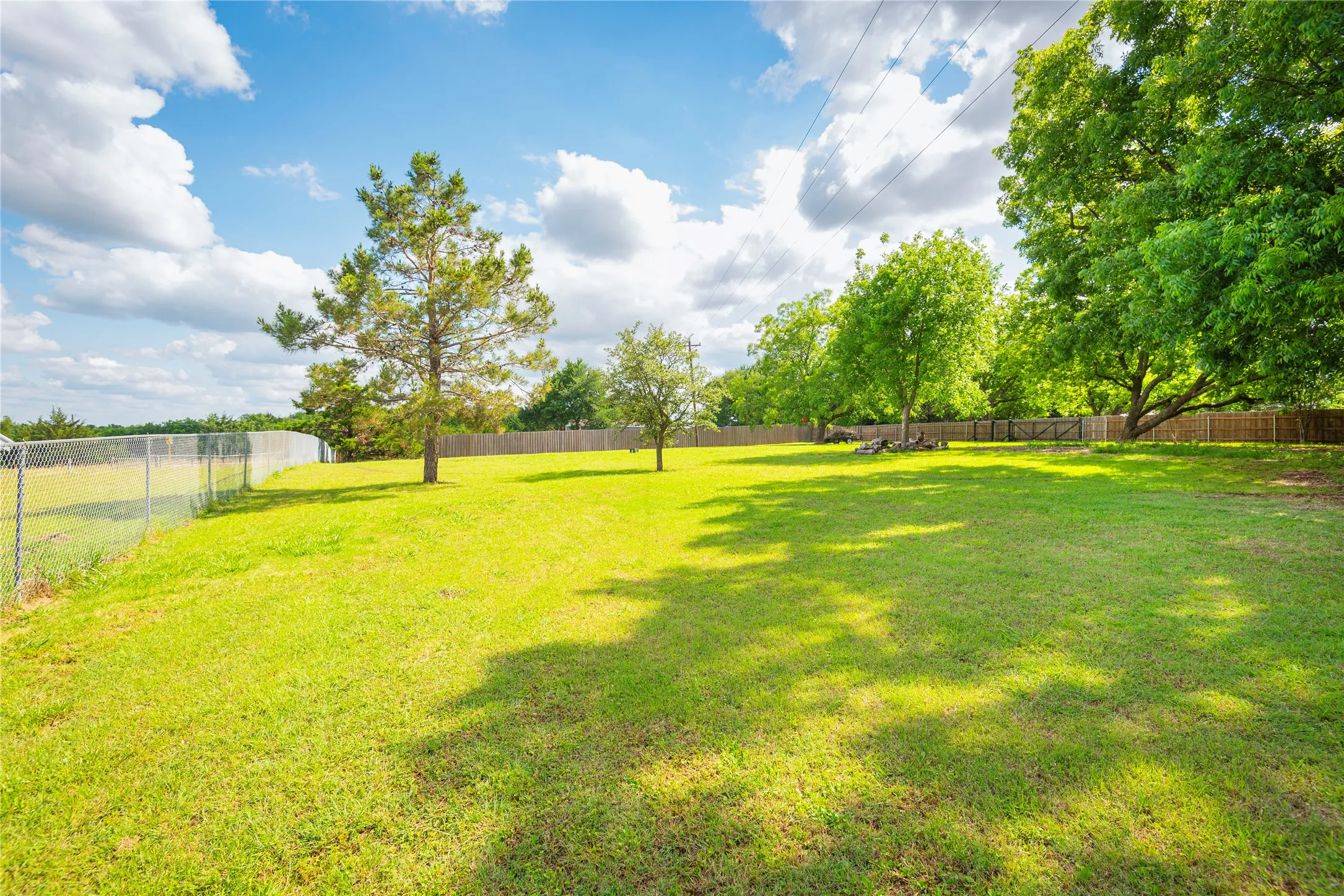 Single Family Residence For Sale in Collin County , 4142 County Road 1001, Mc Kinney, Texas 75071, 4 Bedroom, 3 Bathroom, 2 Garage spaces, 2,560 Sqft, built in 1982, mls#21263845, Real Estate Agent in Mc Kinney, Homes For Sale in Collin county, Homes For Sale in Mc Kinney, Realtor in Mc Kinney Texas, Real Estate Brokerage Independent Realty Texas, Luminita Cordes Realtor