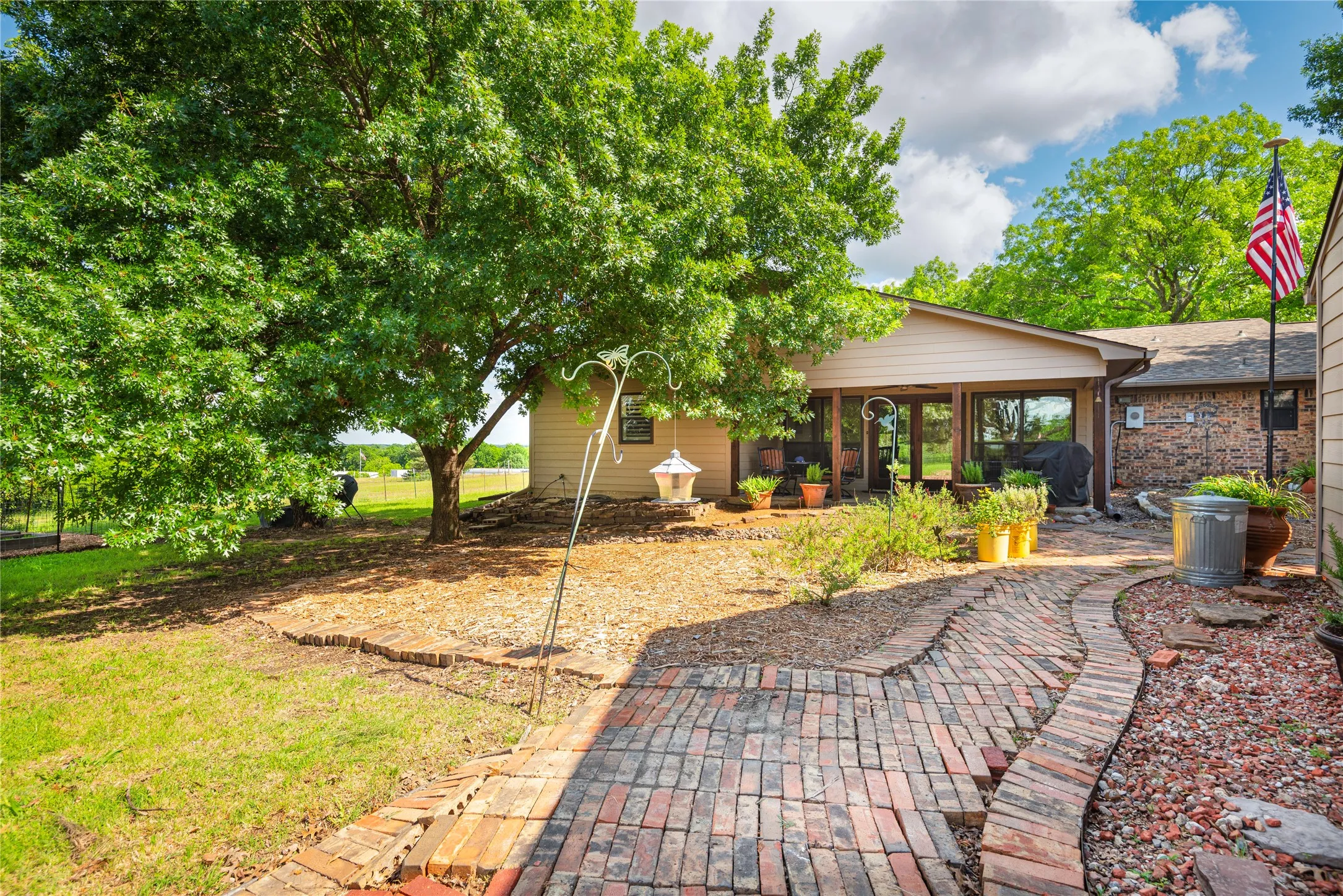 Single Family Residence For Sale in Collin County , 4142 County Road 1001, Mc Kinney, Texas 75071, 4 Bedroom, 3 Bathroom, 2 Garage spaces, 2,560 Sqft, built in 1982, mls#21263845, Real Estate Agent in Mc Kinney, Homes For Sale in Collin county, Homes For Sale in Mc Kinney, Realtor in Mc Kinney Texas, Real Estate Brokerage Independent Realty Texas, Luminita Cordes Realtor
