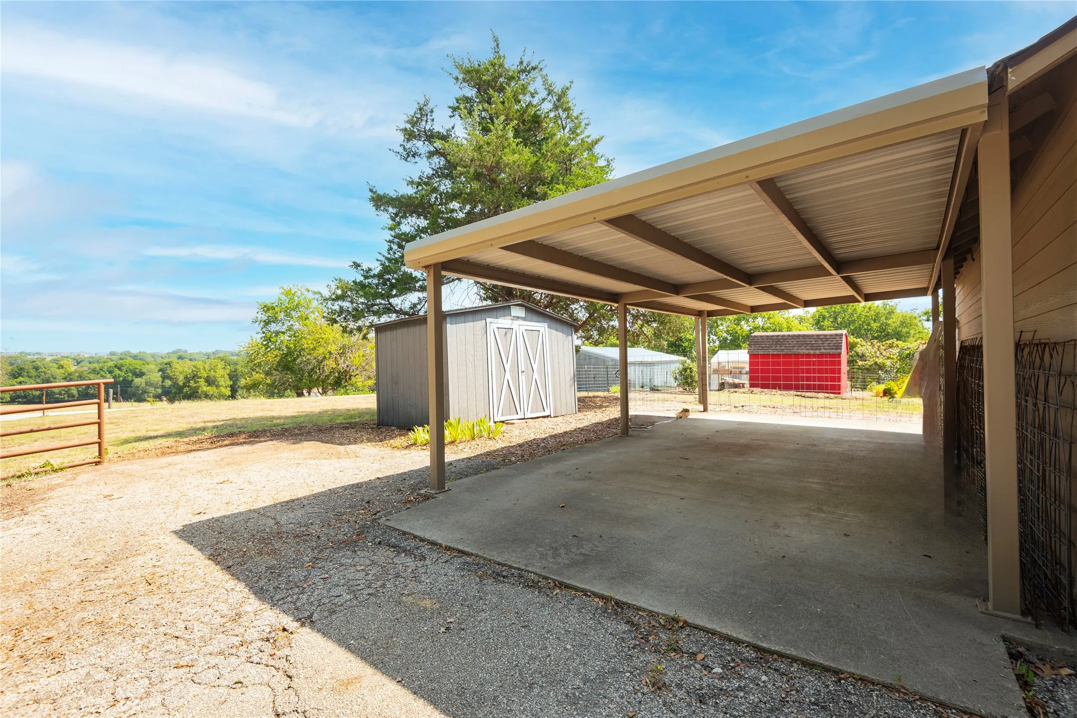 Single Family Residence For Sale in Collin County , 4142 County Road 1001, Mc Kinney, Texas 75071, 4 Bedroom, 3 Bathroom, 2 Garage spaces, 2,560 Sqft, built in 1982, mls#21263845, Real Estate Agent in Mc Kinney, Homes For Sale in Collin county, Homes For Sale in Mc Kinney, Realtor in Mc Kinney Texas, Real Estate Brokerage Independent Realty Texas, Luminita Cordes Realtor