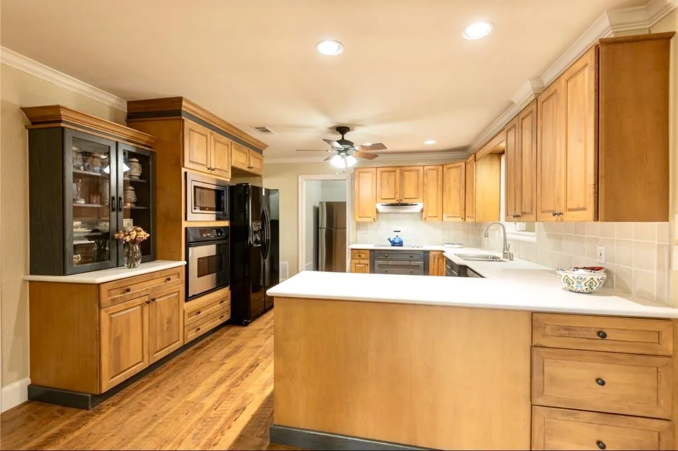 Single Family Residence For Sale in Collin County , 4142 County Road 1001, Mc Kinney, Texas 75071, 4 Bedroom, 3 Bathroom, 2 Garage spaces, 2,560 Sqft, built in 1982, mls#21263845, Real Estate Agent in Mc Kinney, Homes For Sale in Collin county, Homes For Sale in Mc Kinney, Realtor in Mc Kinney Texas, Real Estate Brokerage Independent Realty Texas, Luminita Cordes Realtor