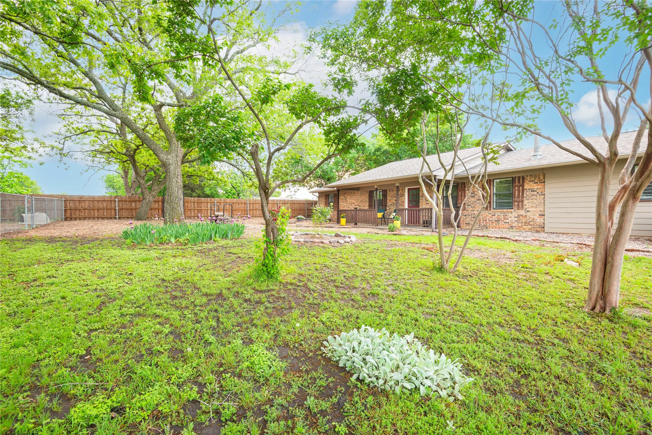 Single Family Residence For Sale in Collin County , 4142 County Road 1001, Mc Kinney, Texas 75071, 4 Bedroom, 3 Bathroom, 2 Garage spaces, 2,560 Sqft, built in 1982, mls#21263845, Real Estate Agent in Mc Kinney, Homes For Sale in Collin county, Homes For Sale in Mc Kinney, Realtor in Mc Kinney Texas, Real Estate Brokerage Independent Realty Texas, Luminita Cordes Realtor